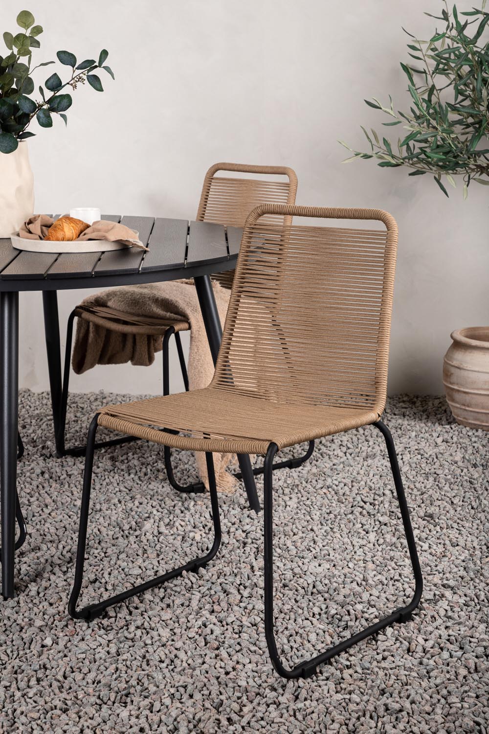 Break Outdoor-Tischset + Lindos Stack ⌀120cm/4St. in Schwarz / Schwarz präsentiert im Onlineshop von KAQTU Design AG. Gartentischset ist von Venture Home