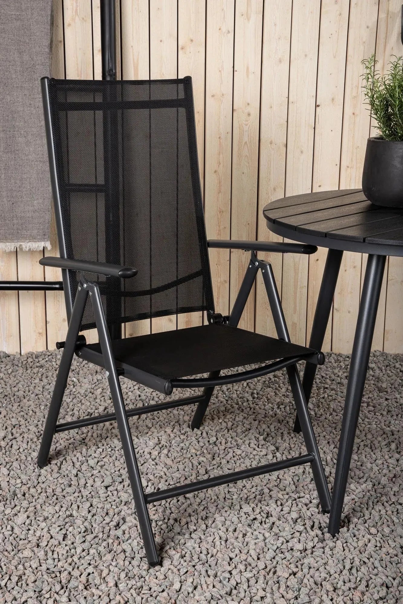 Elegantes Break Tischset ⌀90cm für moderne Outdoor-Gestaltung.