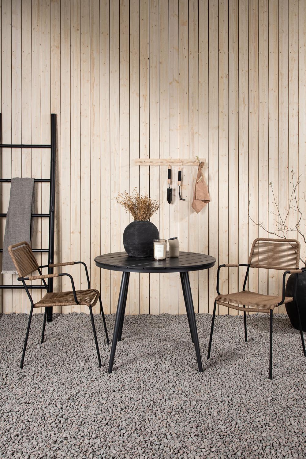 Break Outdoor-Tischset + Lindos Arm ⌀90cm/2St. in Schwarz / Latte präsentiert im Onlineshop von KAQTU Design AG. Gartentischset ist von Venture Home