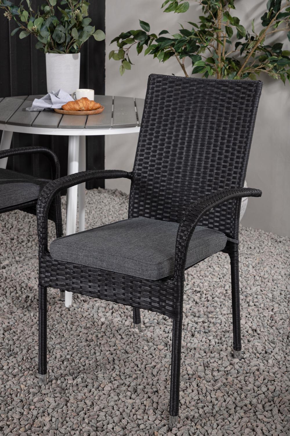 Break Outdoor-Tischset + Anna ⌀90cm/2St. in Weiss / Grau präsentiert im Onlineshop von KAQTU Design AG. Gartentischset ist von Venture Home