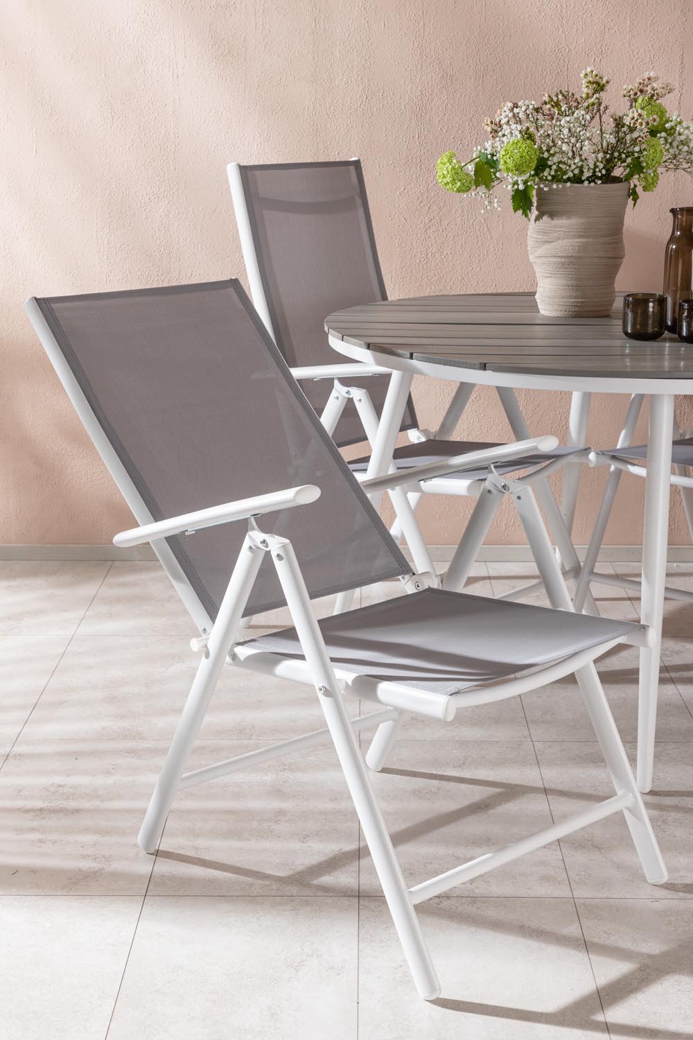 Break Outdoor-Tischset ⌀120cm/4St. in Weiss präsentiert im Onlineshop von KAQTU Design AG. Gartentischset ist von Venture Home