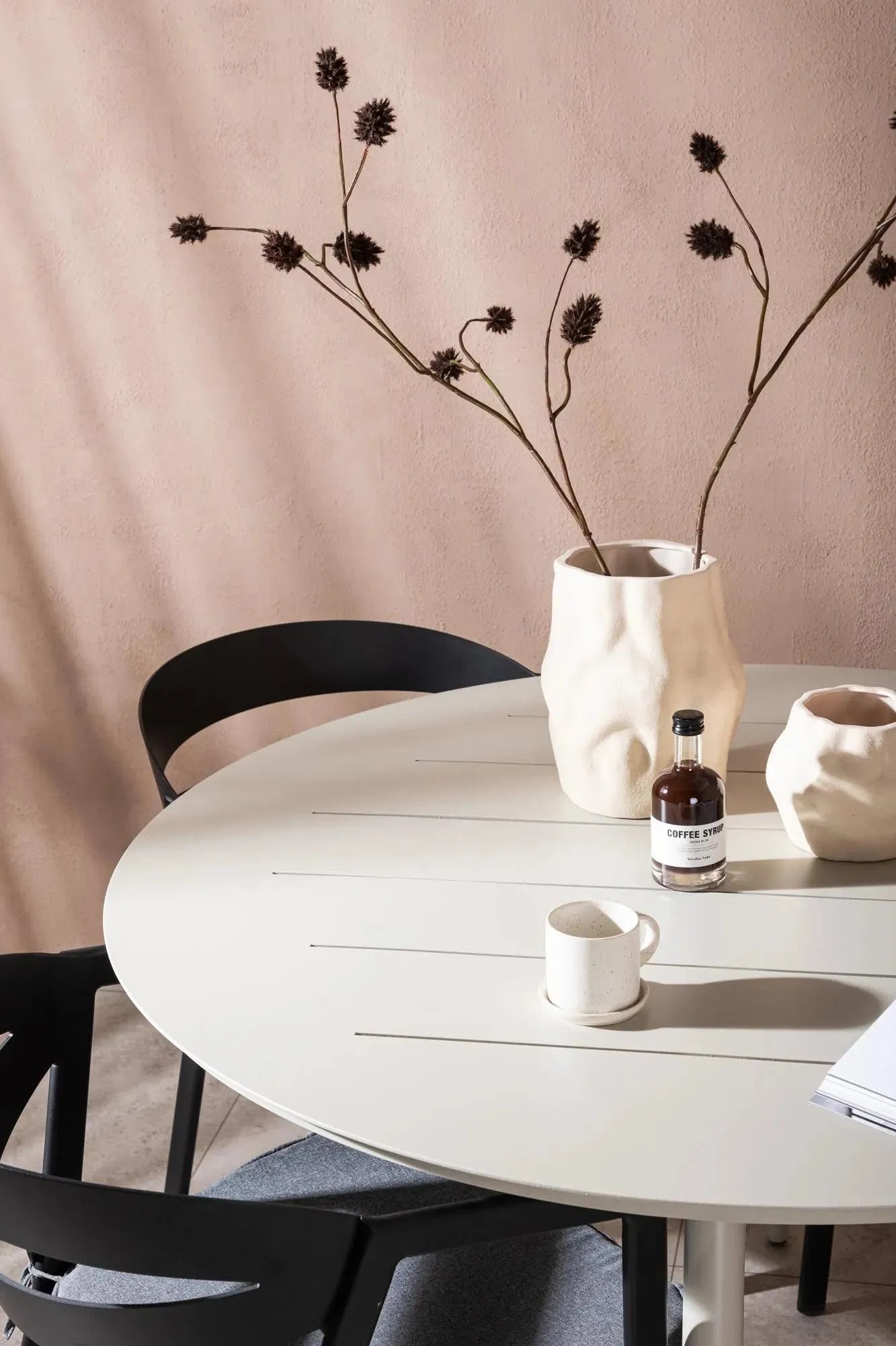 Elegantes Lina Tischset: Perfekte Outdoor-Lösung von Venture Home.