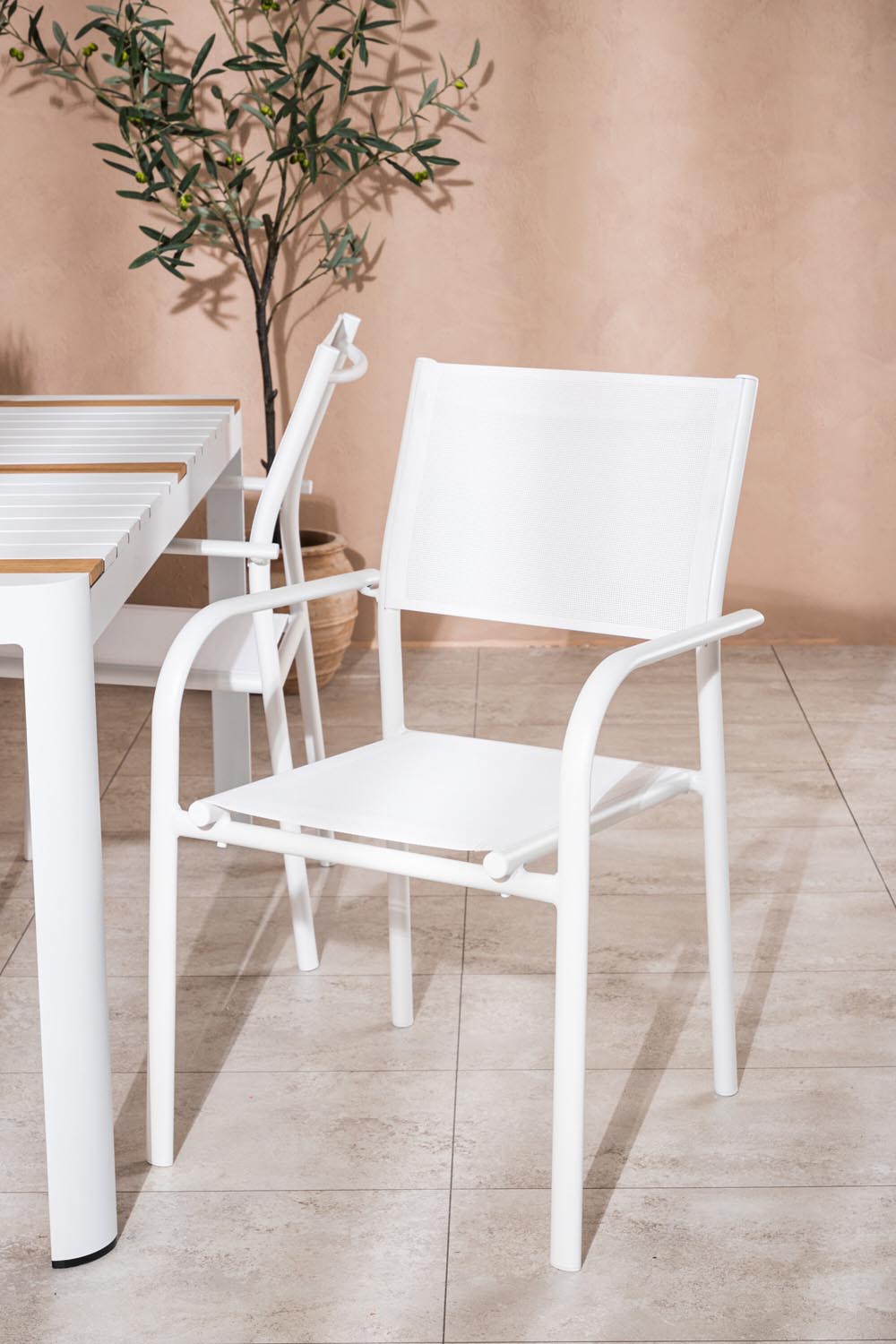 Togo Outdoor-Tischset + Santorini 150cm/4St. in Weiss präsentiert im Onlineshop von KAQTU Design AG. Gartentischset ist von Venture Home