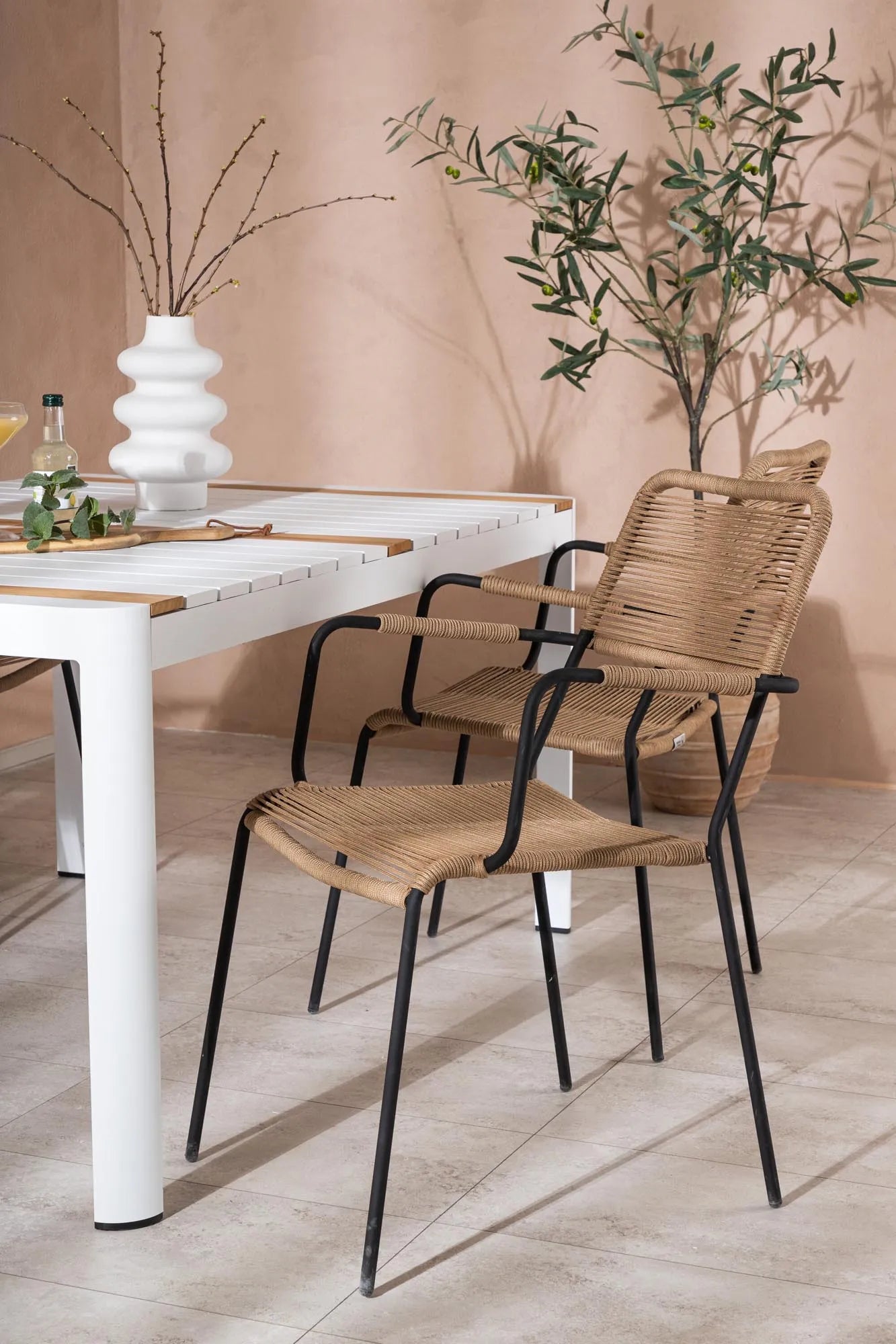 Elegantes Togo Set: 150cm Tisch & 4 Lindos Stühle für draußen.