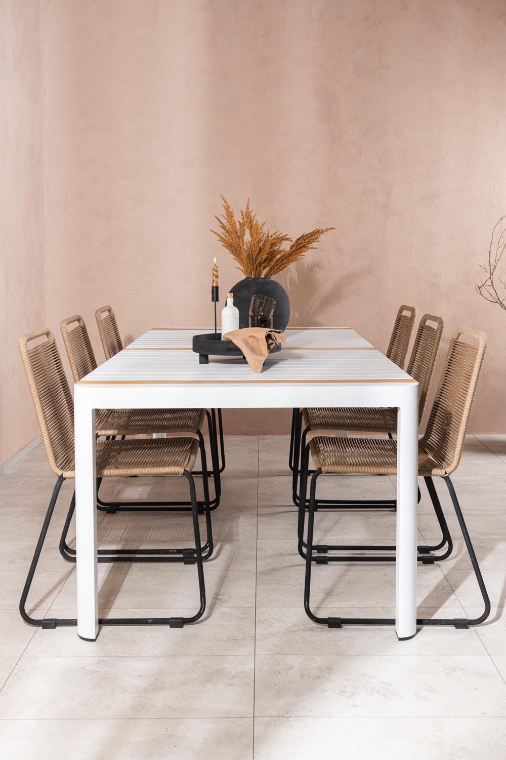 Togo Outdoor-Tischset + Lindos 200cm/6St. in Weiss / Natur präsentiert im Onlineshop von KAQTU Design AG. Gartentischset ist von Venture Home