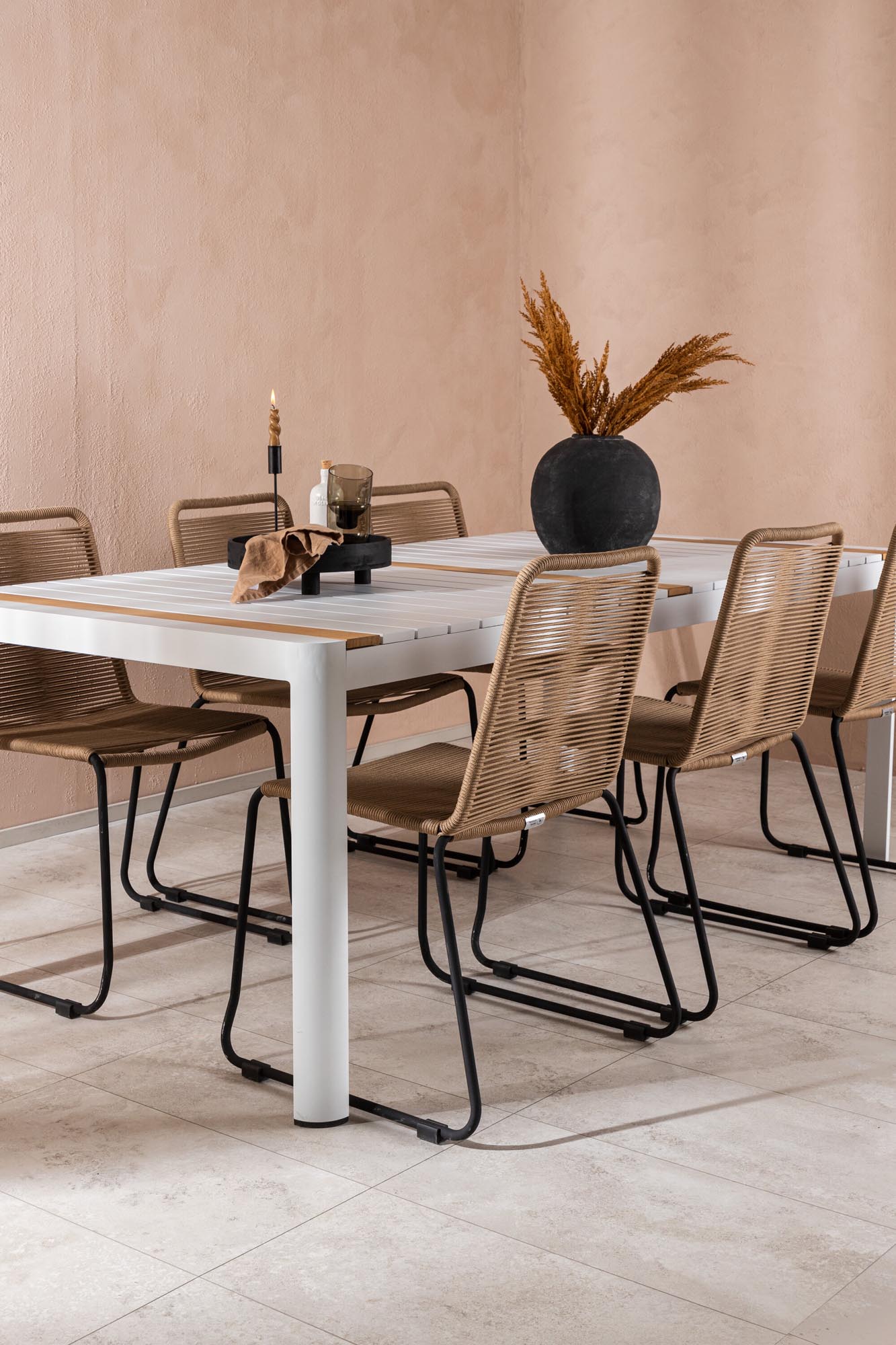 Gestalten Sie Ihre Terrasse mit dem Togo Outdoor-Tischset + Lindos 200cm/6St. von Venture Home. Modernes Design trifft auf Funktionalität für unvergessliche Momente im Freien!
