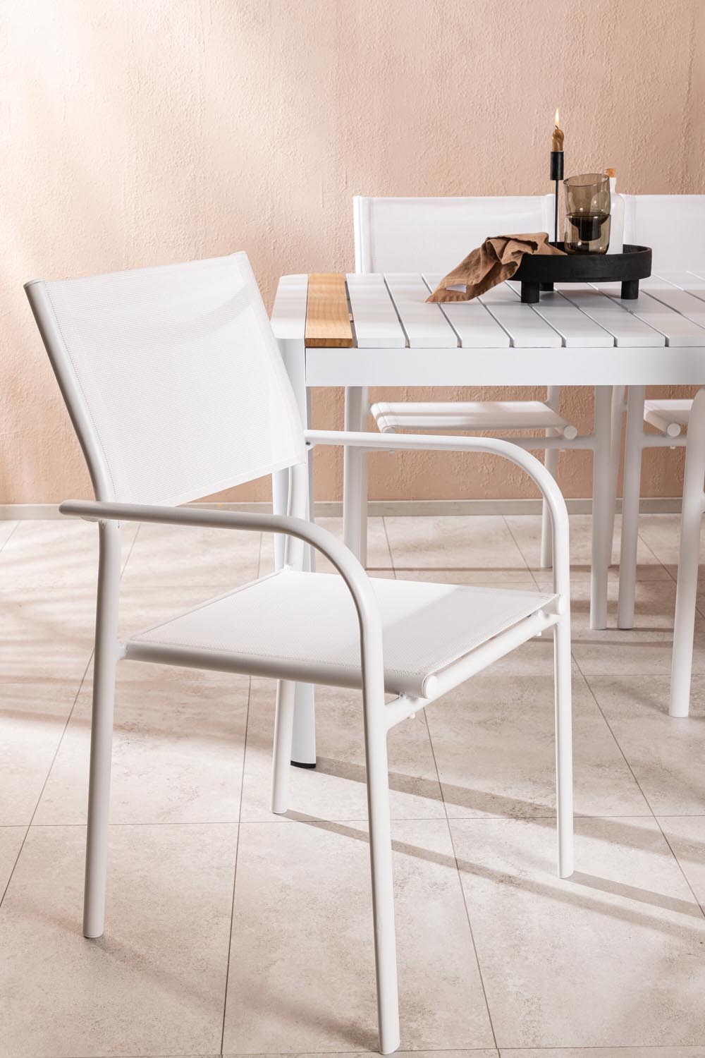 Togo Outdoor-Tischset + Santorini 200cm/6St. in Weiss präsentiert im Onlineshop von KAQTU Design AG. Gartentischset ist von Venture Home