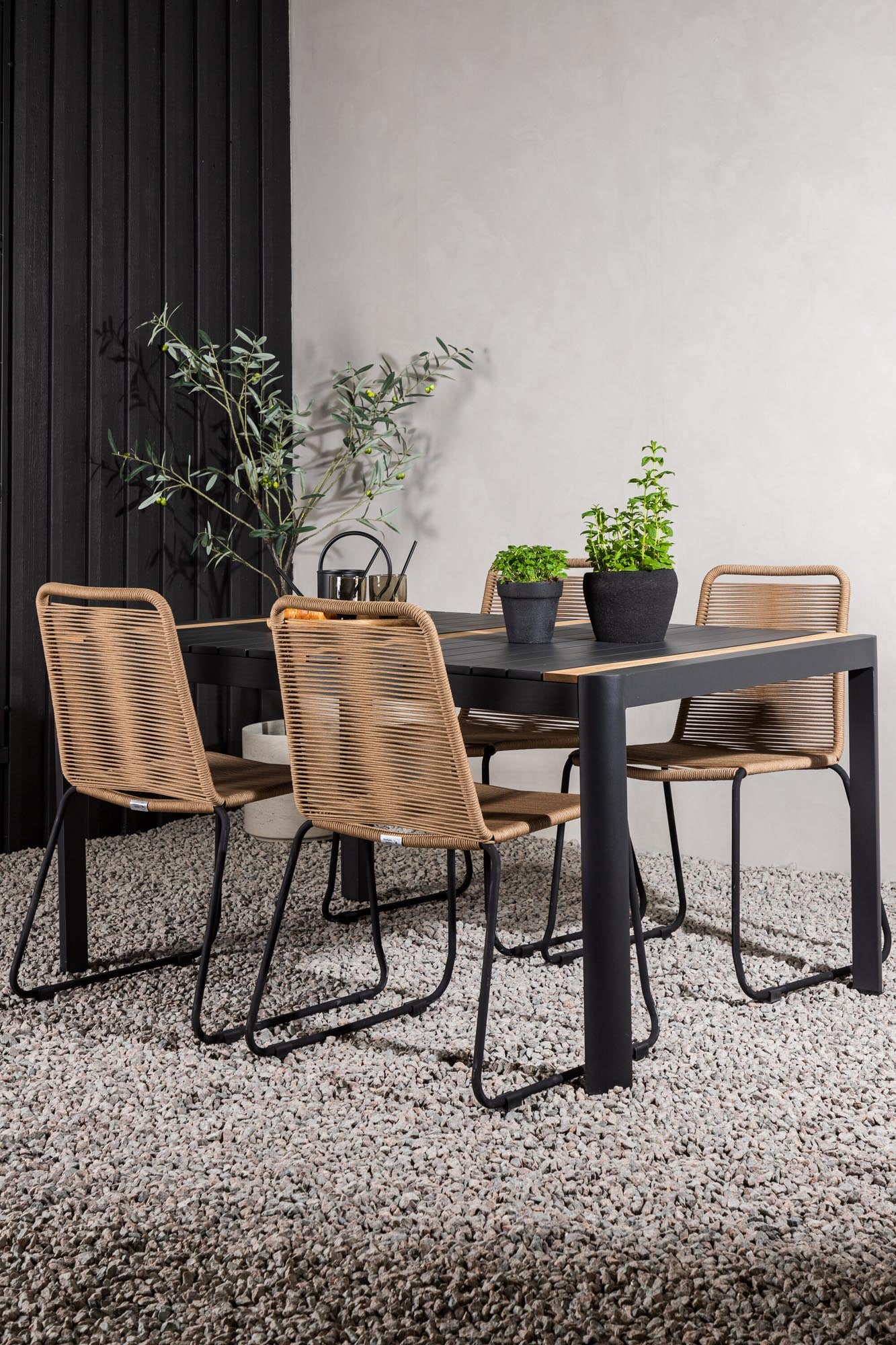 Venture Home Togo Set: Robustes Outdoor-Design für 4 Personen.