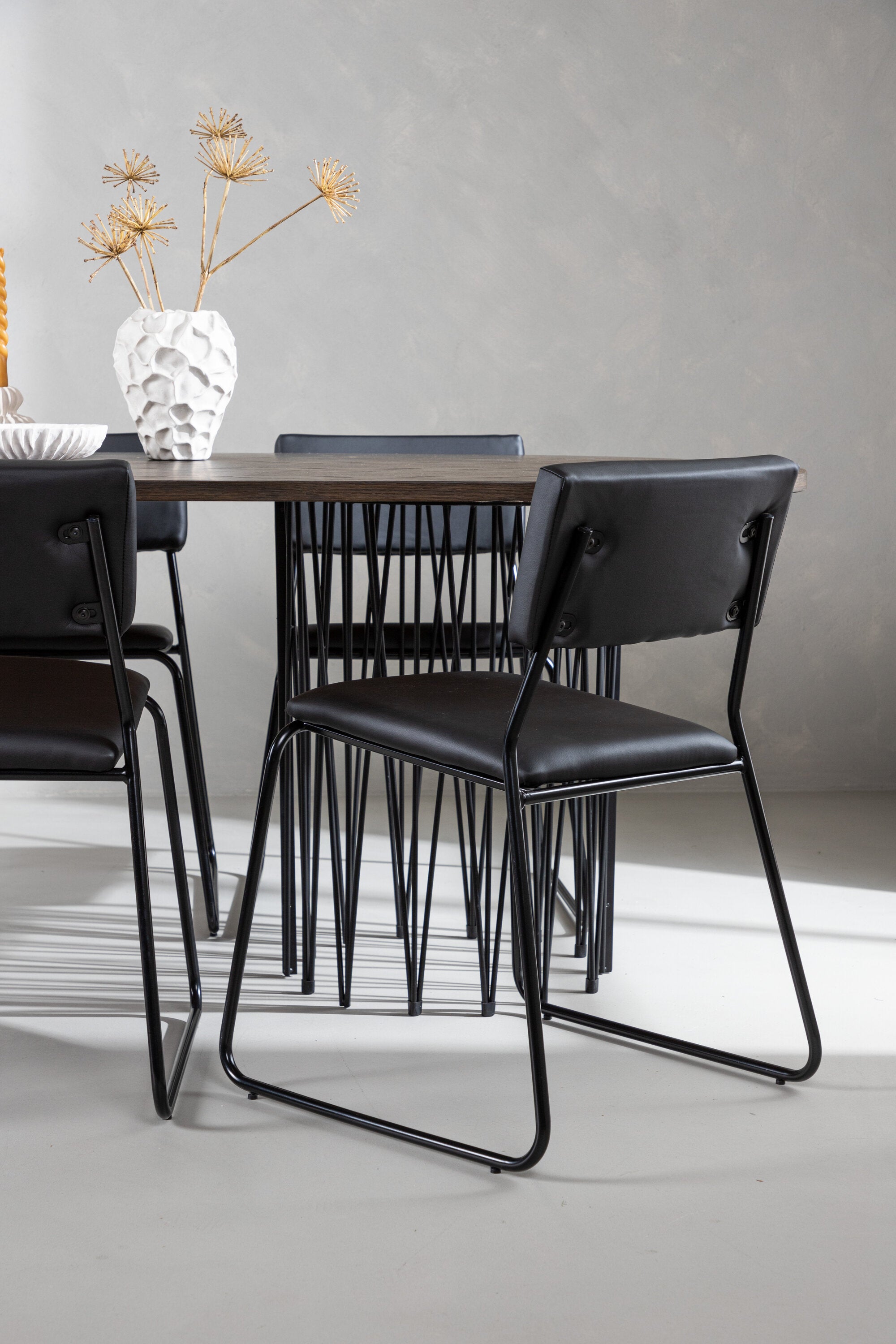 Stone Esszimmerset + Kenth 220cm/6St. in Schwarz präsentiert im Onlineshop von KAQTU Design AG. Esszimmerset ist von Venture Home