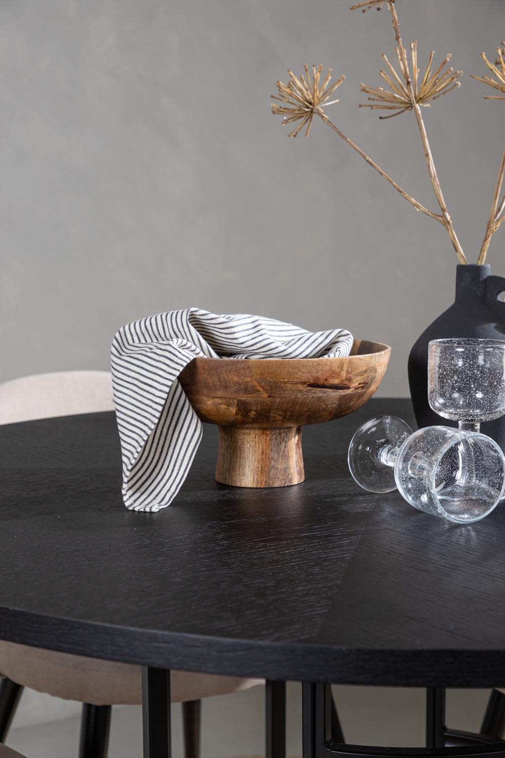 Esszimmerset Copenhagen + Velvet ⌀115cm/4St. in Beige / Schwarz präsentiert im Onlineshop von KAQTU Design AG. Esszimmerset ist von Venture Home
