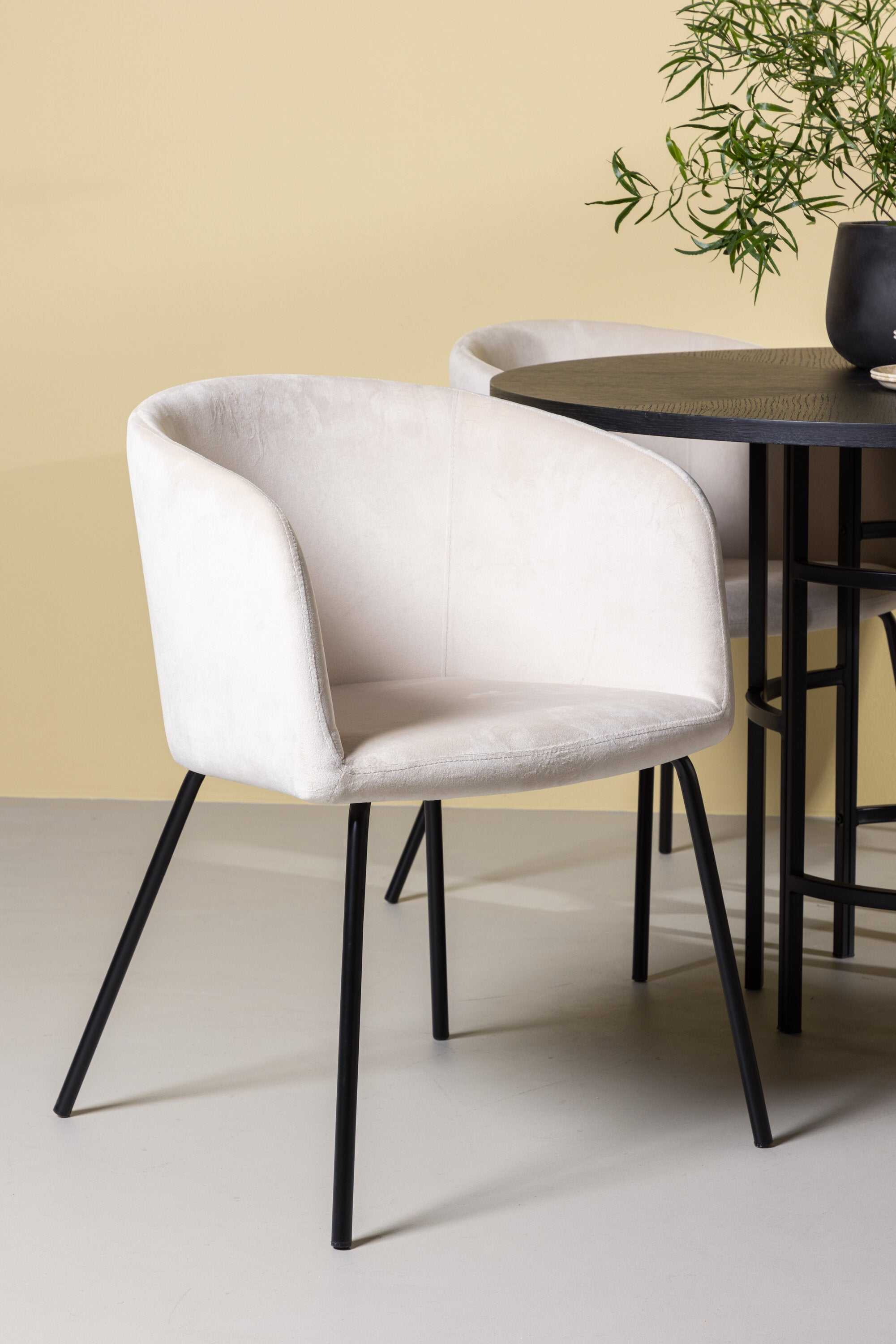 Esszimmerset Copenhagen + Berit ⌀115cm/4St. in Beige dunkel / Schwarz präsentiert im Onlineshop von KAQTU Design AG. Esszimmerset ist von Venture Home