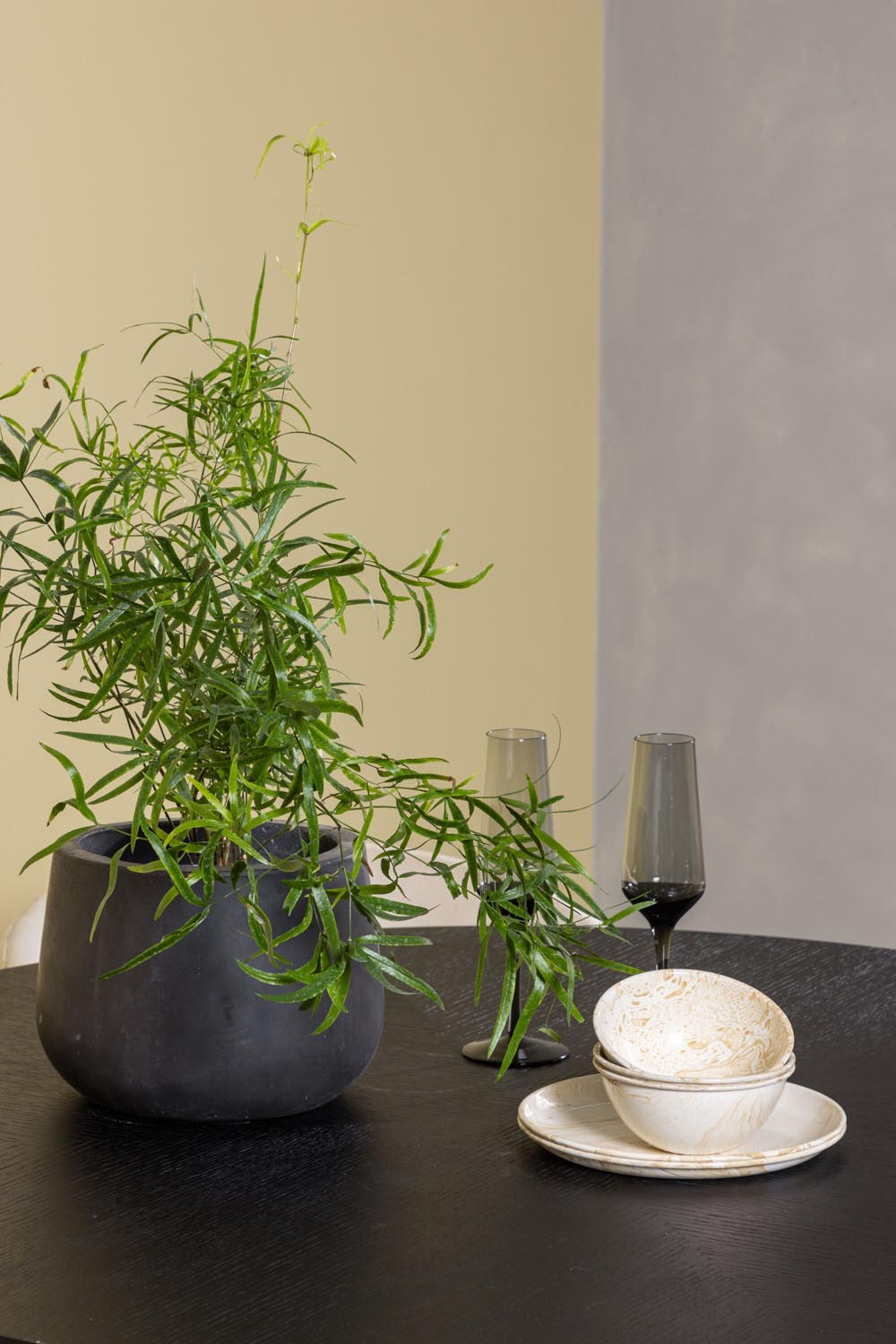 Esszimmerset Copenhagen + Berit ⌀115cm/4St. in Beige dunkel / Schwarz präsentiert im Onlineshop von KAQTU Design AG. Esszimmerset ist von Venture Home