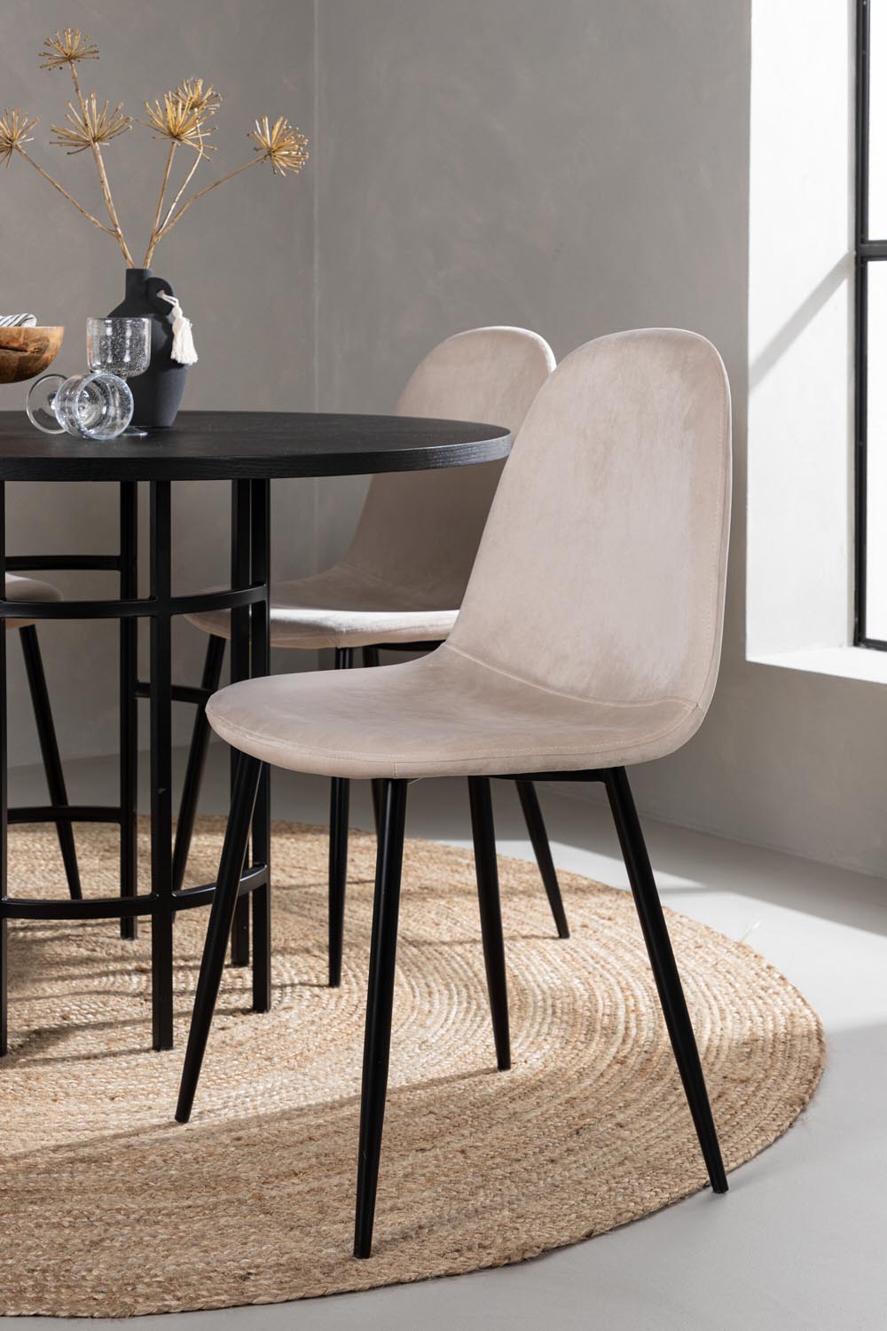 Esszimmerset Copenhagen + Polar ⌀115cm/4St. in Beige / Schwarz präsentiert im Onlineshop von KAQTU Design AG. Esszimmerset ist von Venture Home