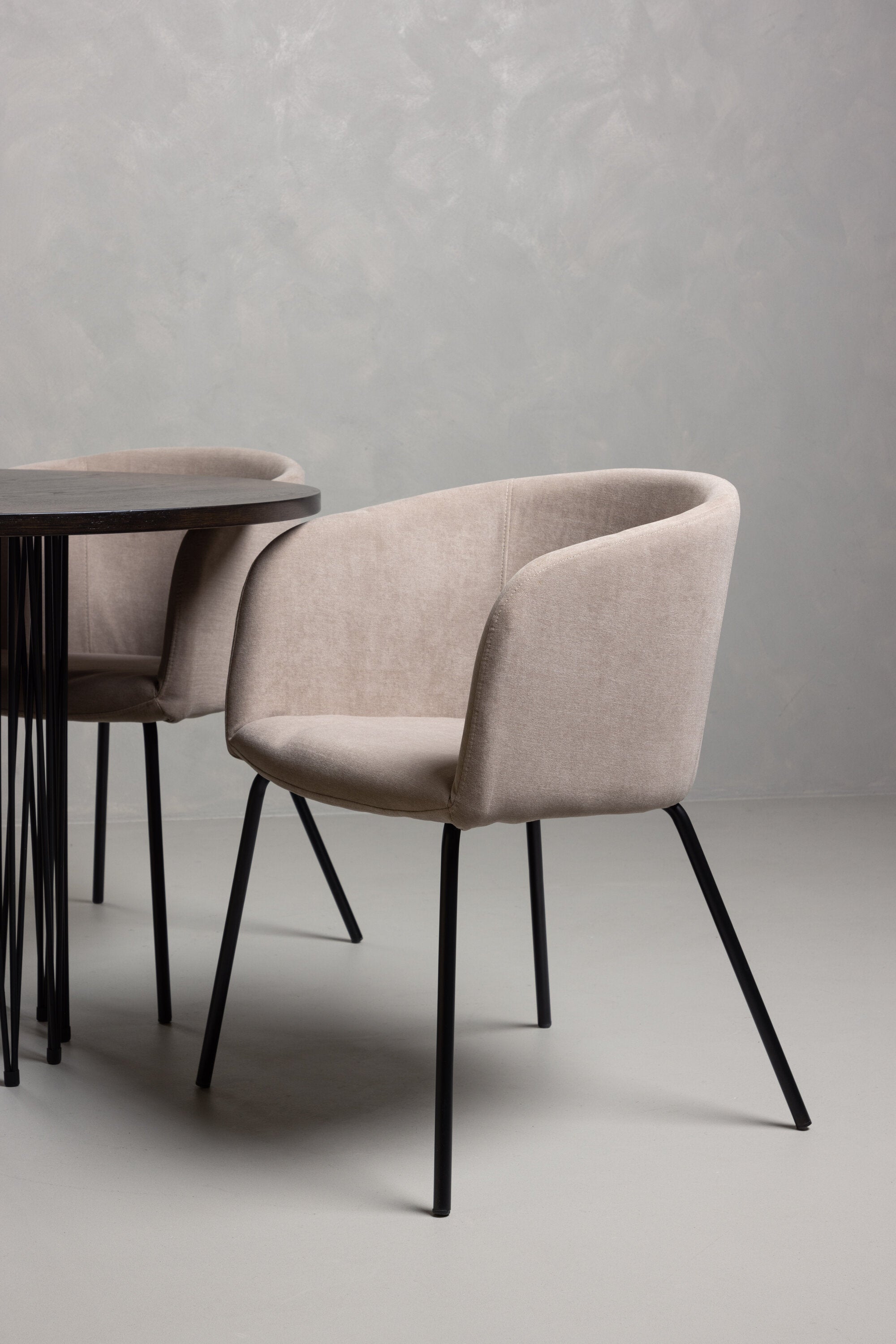 Stone Esszimmerset + Berit ⌀120cm/4St. in Beige, Schwarz präsentiert im Onlineshop von KAQTU Design AG. Esszimmerset ist von Venture Home