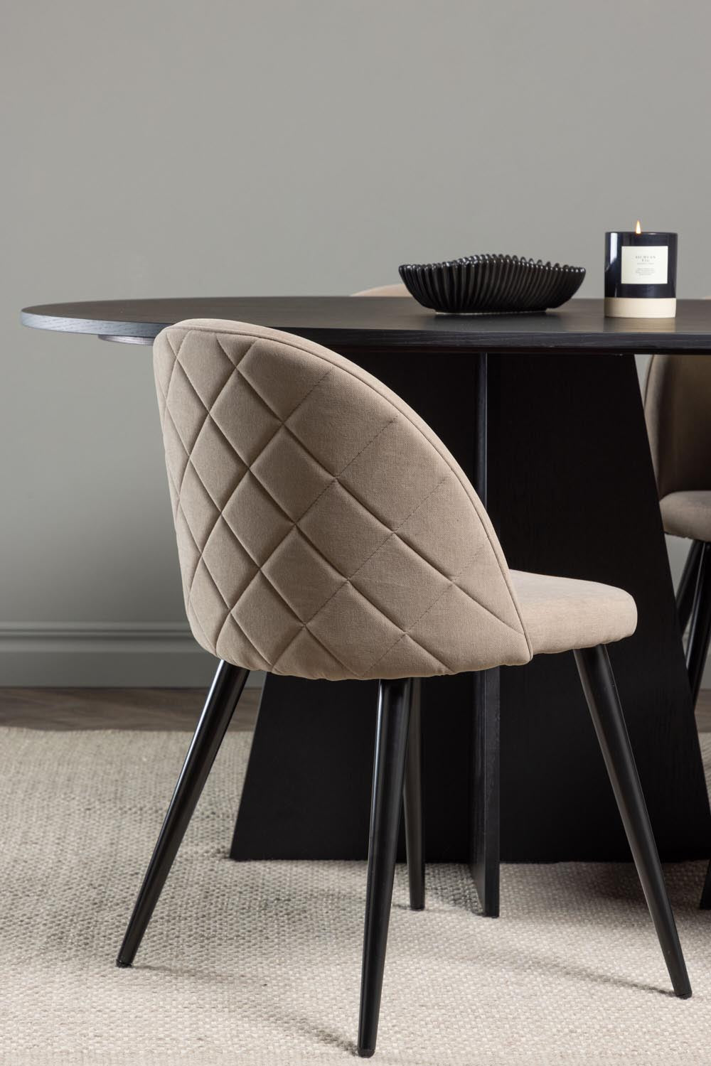 Bootcut Esszimmerset + Velvet 230cm/6St. in Beige, Schwarz präsentiert im Onlineshop von KAQTU Design AG. Esszimmerset ist von Venture Home