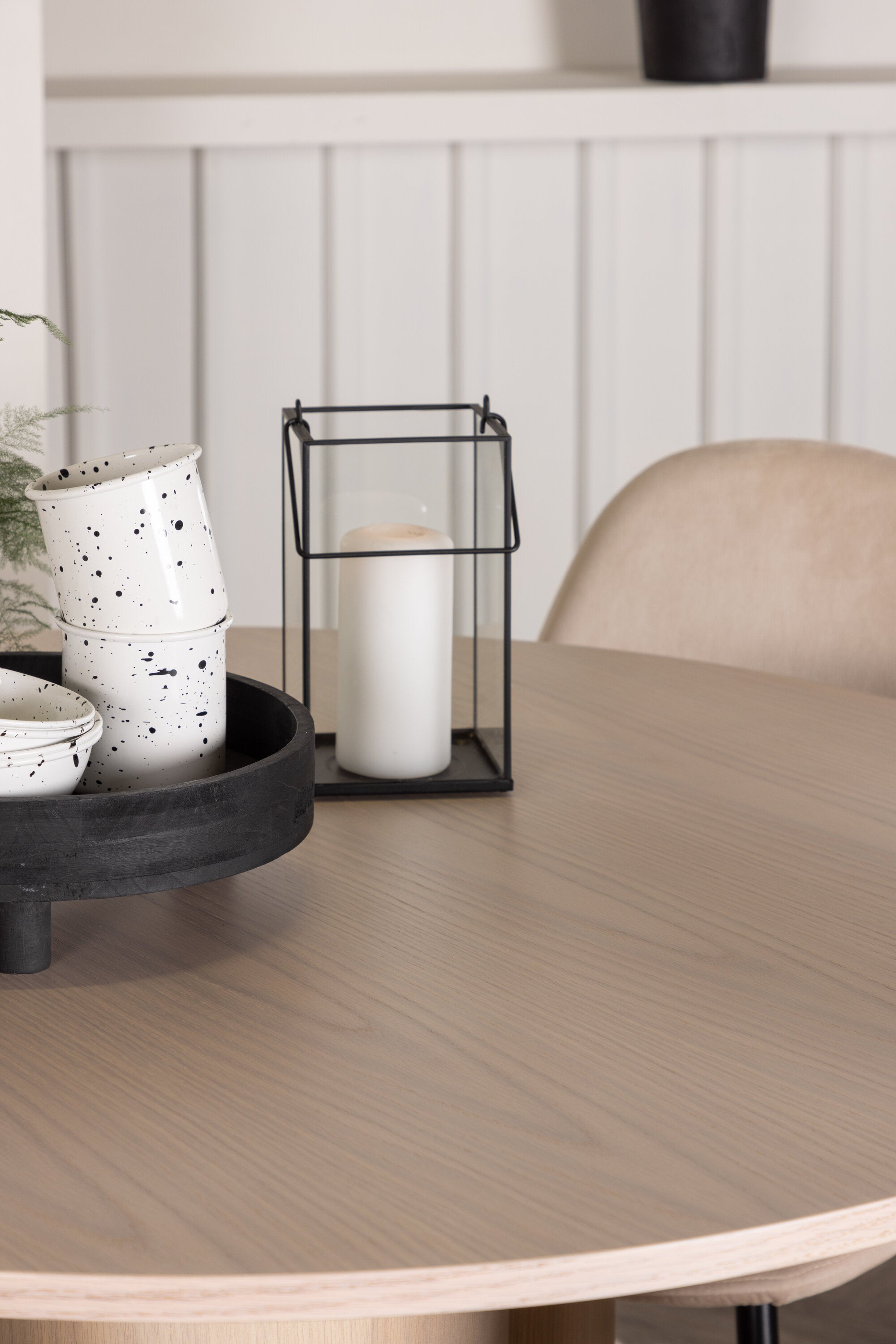 Olivia Esszimmer Set + Polar ⌀110cm/4St. in Natur / Beige / Schwarz präsentiert im Onlineshop von KAQTU Design AG. Esszimmerset ist von Venture Home
