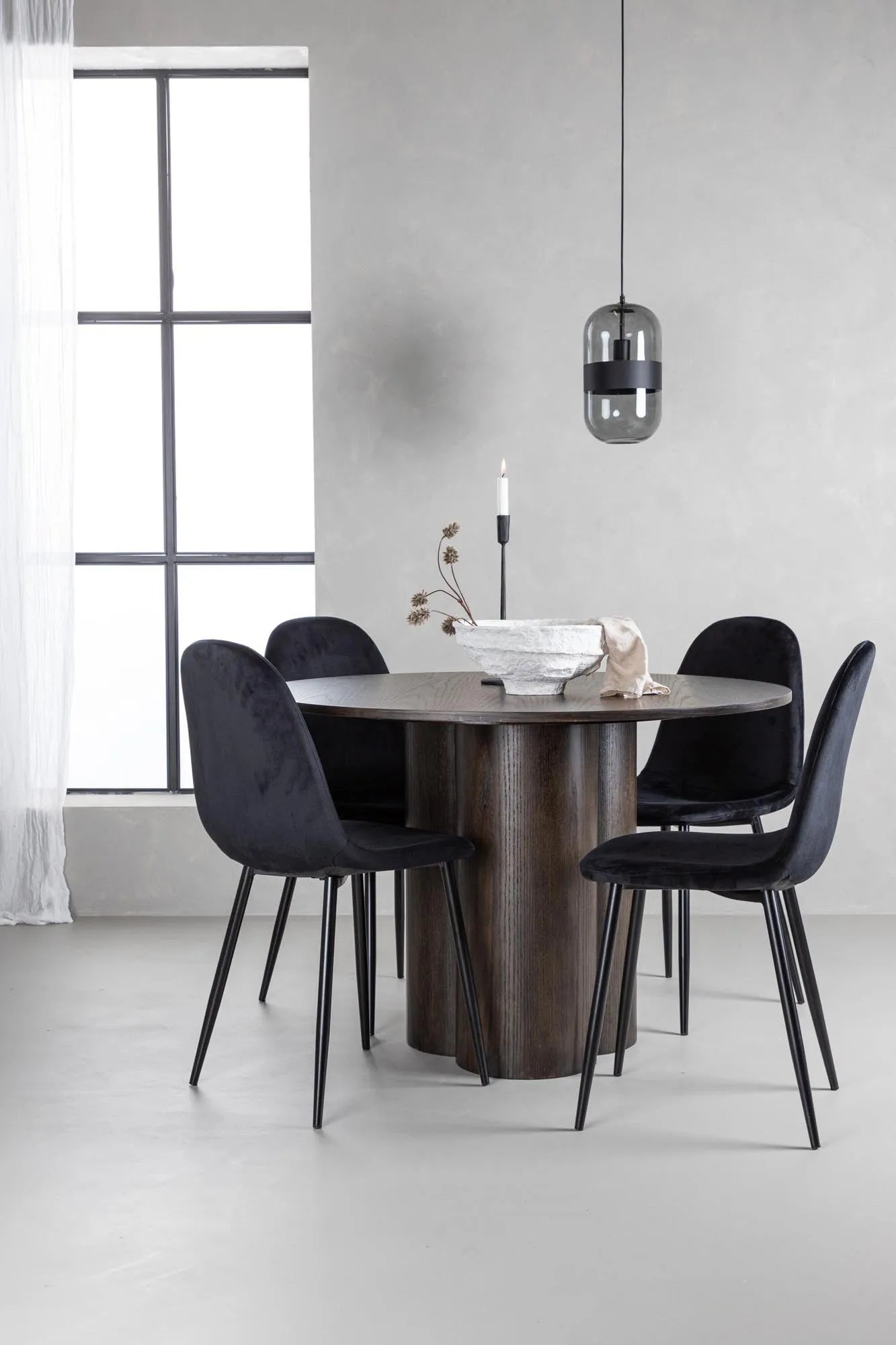 Stilvolles Olivia Esszimmer Set mit rundem Tisch von Venture Home.