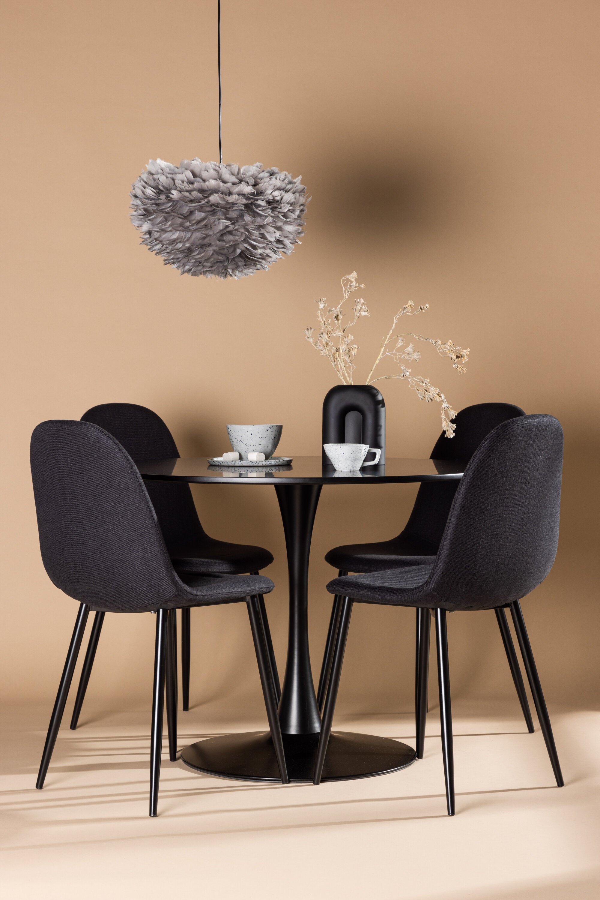 Glade Esszimmerset + Polar ⌀100cm/4St. in Schwarz präsentiert im Onlineshop von KAQTU Design AG. Esszimmerset ist von Venture Home