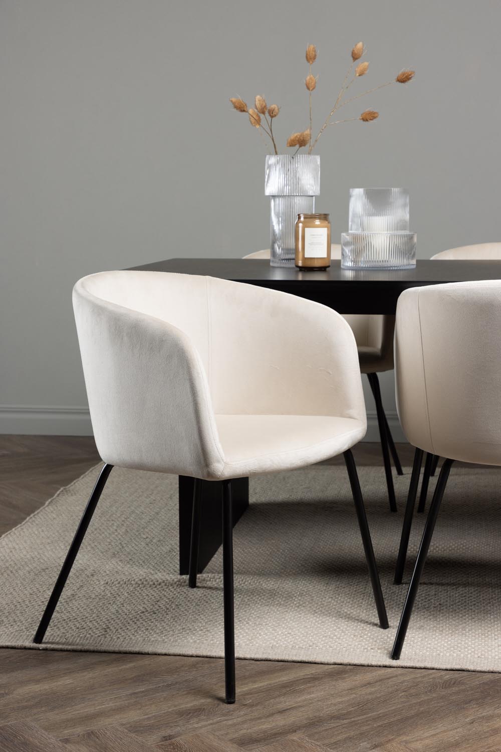 Vail Esszimmerset + Berit 200cm/6St. in Beige, Schwarz präsentiert im Onlineshop von KAQTU Design AG. Esszimmerset ist von Venture Home