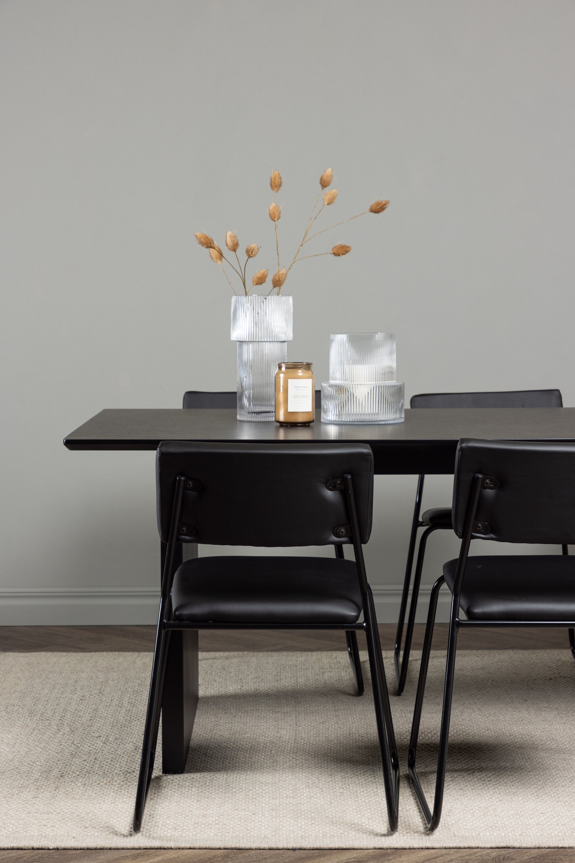 Vail Esstischset + Kenth 200cm/6St. in Schwarz präsentiert im Onlineshop von KAQTU Design AG. Esszimmerset ist von Venture Home