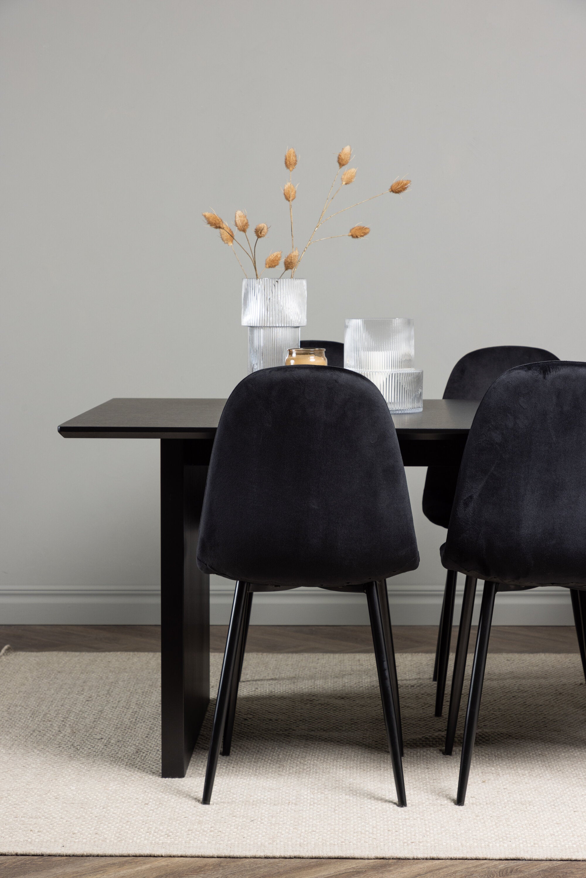Vail Esszimmerset + Polar 200cm/6St. in Schwarz präsentiert im Onlineshop von KAQTU Design AG. Esszimmerset ist von Venture Home