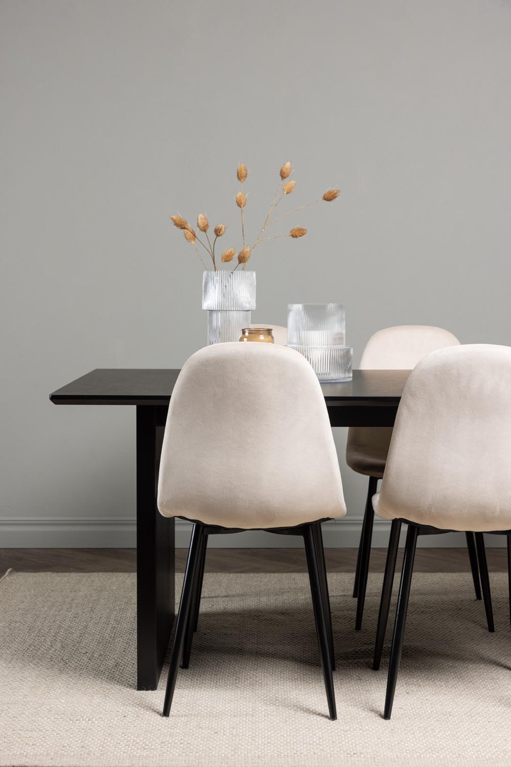 Vail Esszimmerset + Polar 200cm/6St. in Beige, Schwarz präsentiert im Onlineshop von KAQTU Design AG. Esszimmerset ist von Venture Home