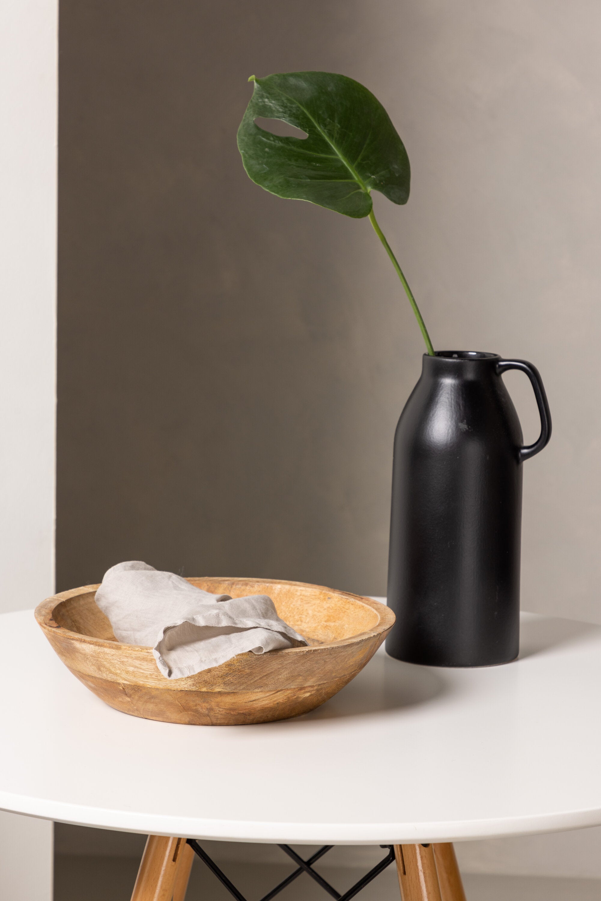 Danburi Esszimmerset + Polar ⌀60cm/2St. in Schwarz präsentiert im Onlineshop von KAQTU Design AG. Esszimmerset ist von Venture Home
