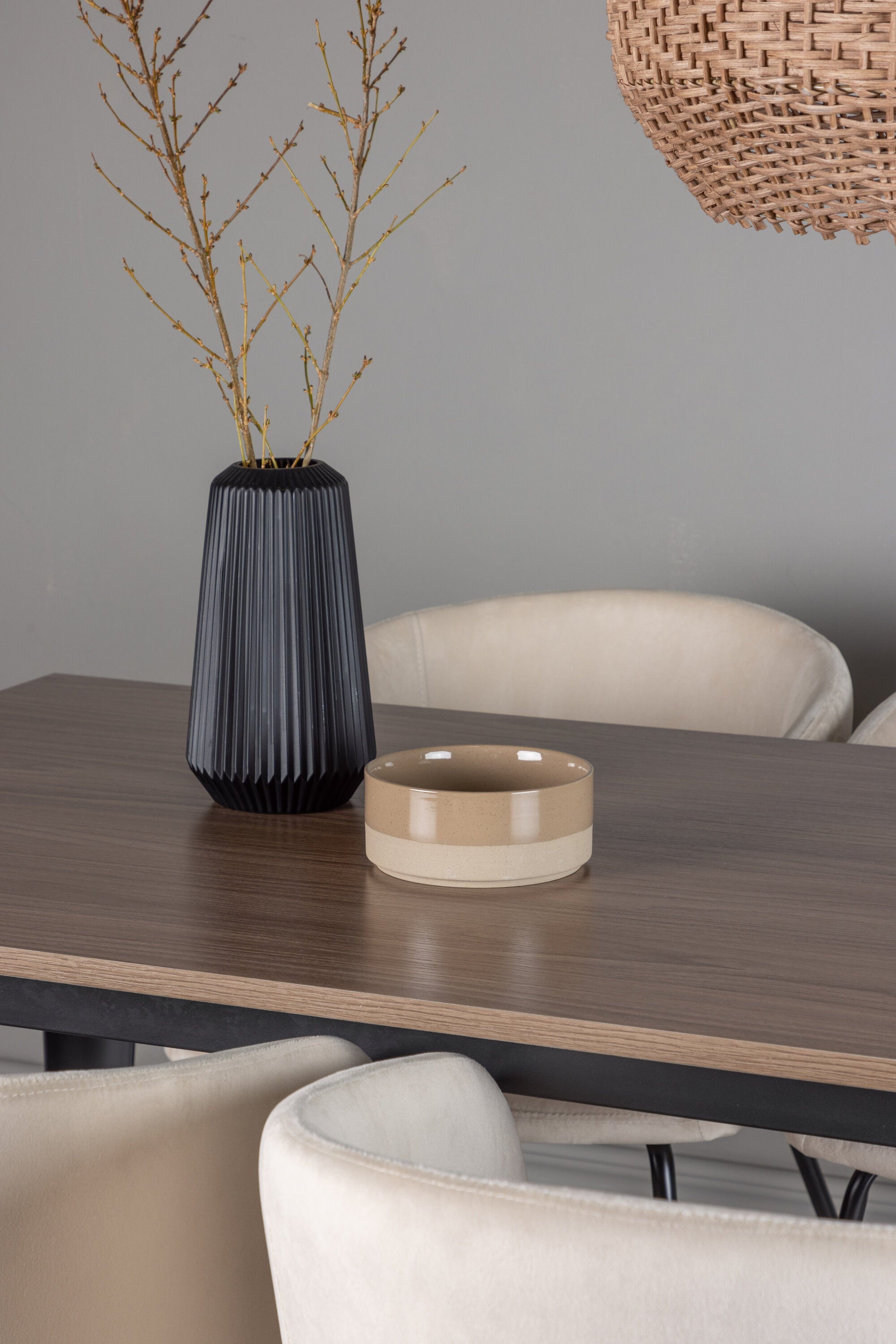 Tempe Esszimmerset + Berit 140cm/4St. in Beige, Schwarz präsentiert im Onlineshop von KAQTU Design AG. Esszimmerset ist von Venture Home
