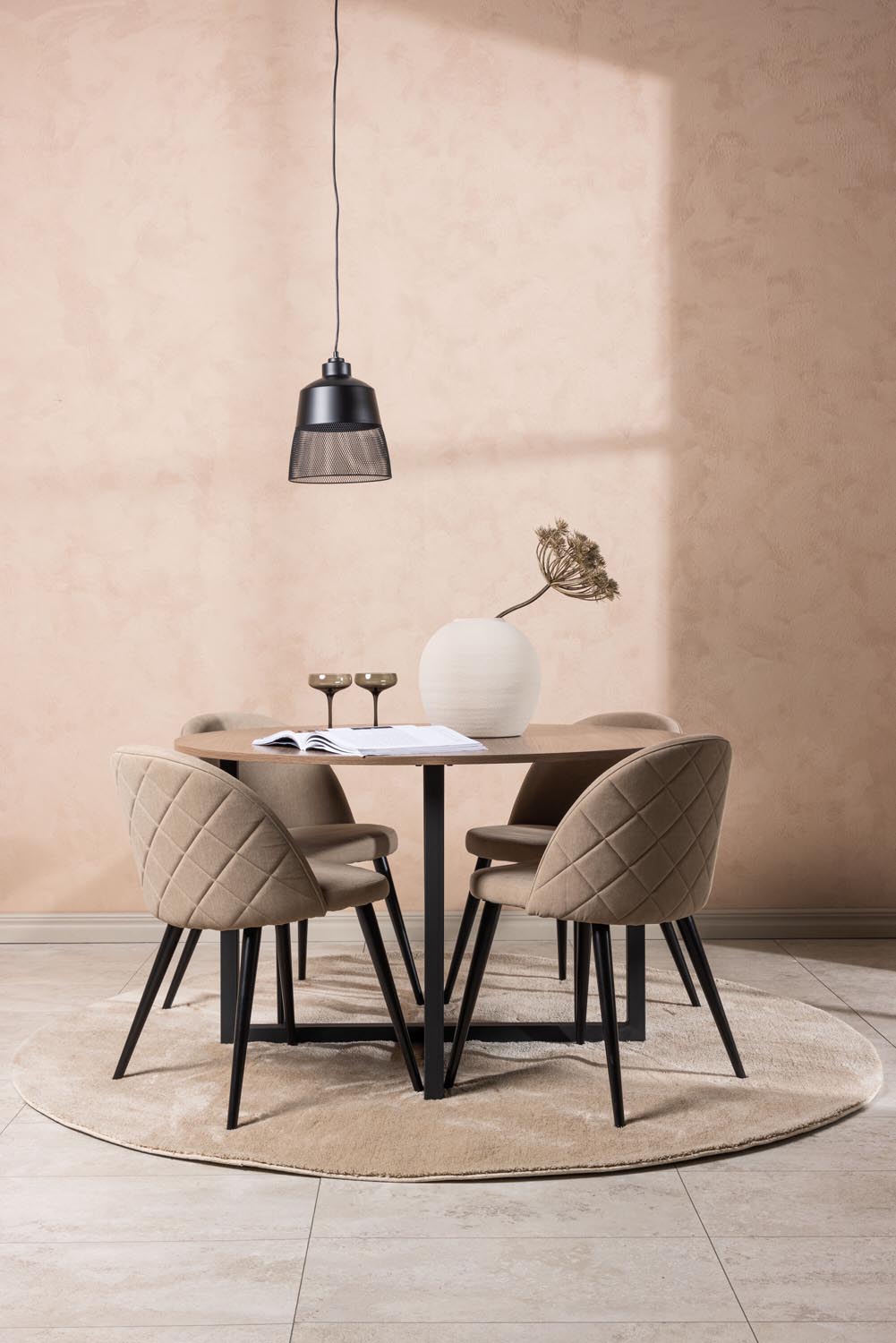 Durango Esszimmerset + Velvet ⌀120cm/4St. in Beige, Schwarz präsentiert im Onlineshop von KAQTU Design AG. Esszimmerset ist von Venture Home