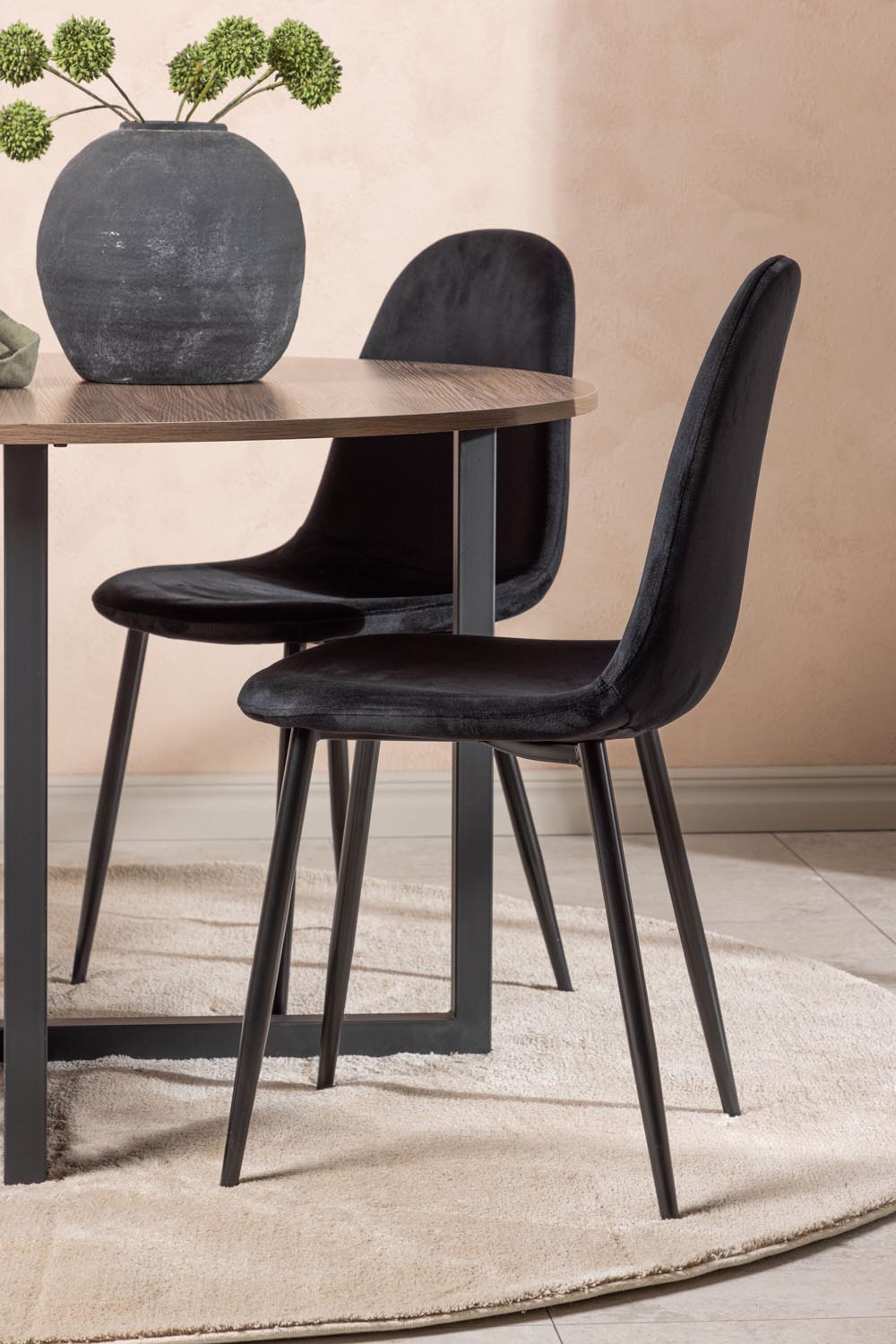 Durango Esszimmerset + Polar ⌀120cm/4St. in Schwarz Velvet präsentiert im Onlineshop von KAQTU Design AG. Esszimmerset ist von Venture Home