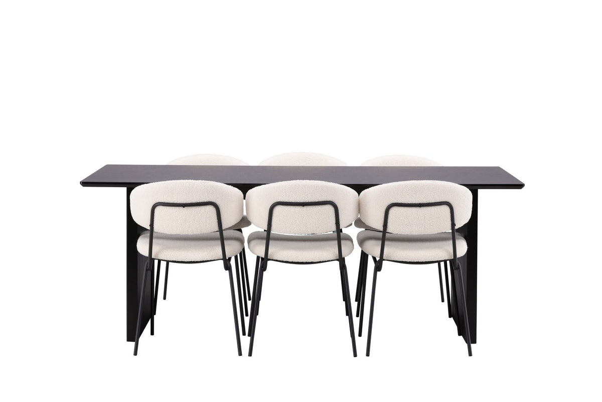 Esszimmerset aus rechteckigem MDF-Tisch in Rauchschwarz mit sechs Limhamn-Stühlen, beiger Samtbezug, muschelförmige Rückenlehne, schwarze Metallbeine.
