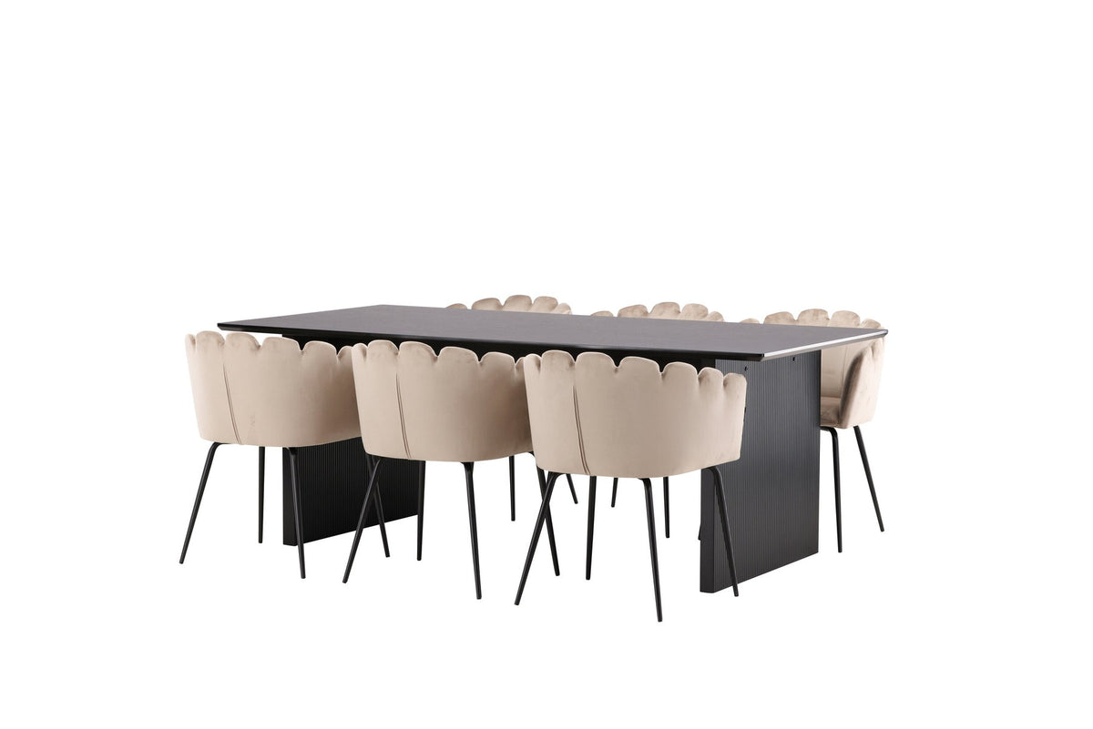 Esszimmerset aus rechteckigem MDF-Tisch in Rauchschwarz mit sechs Limhamn-Stühlen, beiger Samtbezug, muschelförmige Rückenlehne, schwarze Metallbeine.