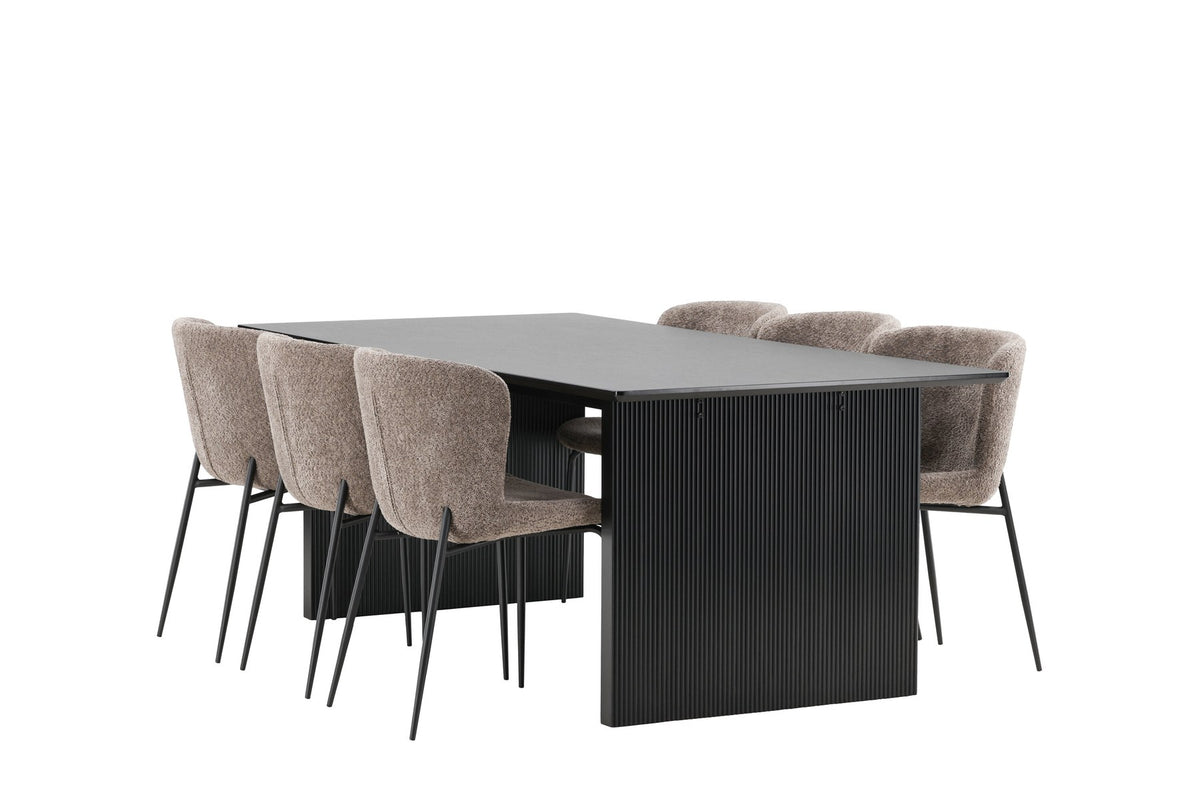 Esszimmerset aus rechteckigem MDF-Tisch in Rauchschwarz mit sechs Limhamn-Stühlen, beiger Samtbezug, muschelförmige Rückenlehne, schwarze Metallbeine.