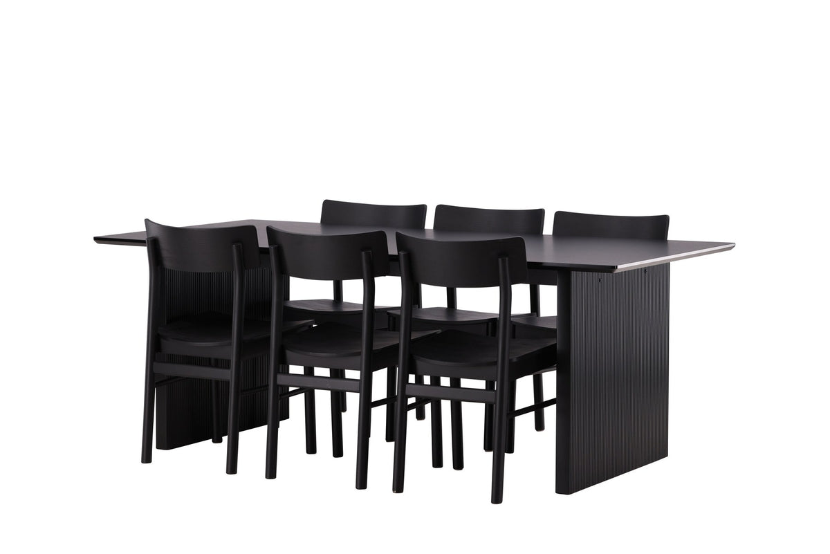 Esszimmerset aus rechteckigem MDF-Tisch in Rauchschwarz mit sechs Limhamn-Stühlen, beiger Samtbezug, muschelförmige Rückenlehne, schwarze Metallbeine.