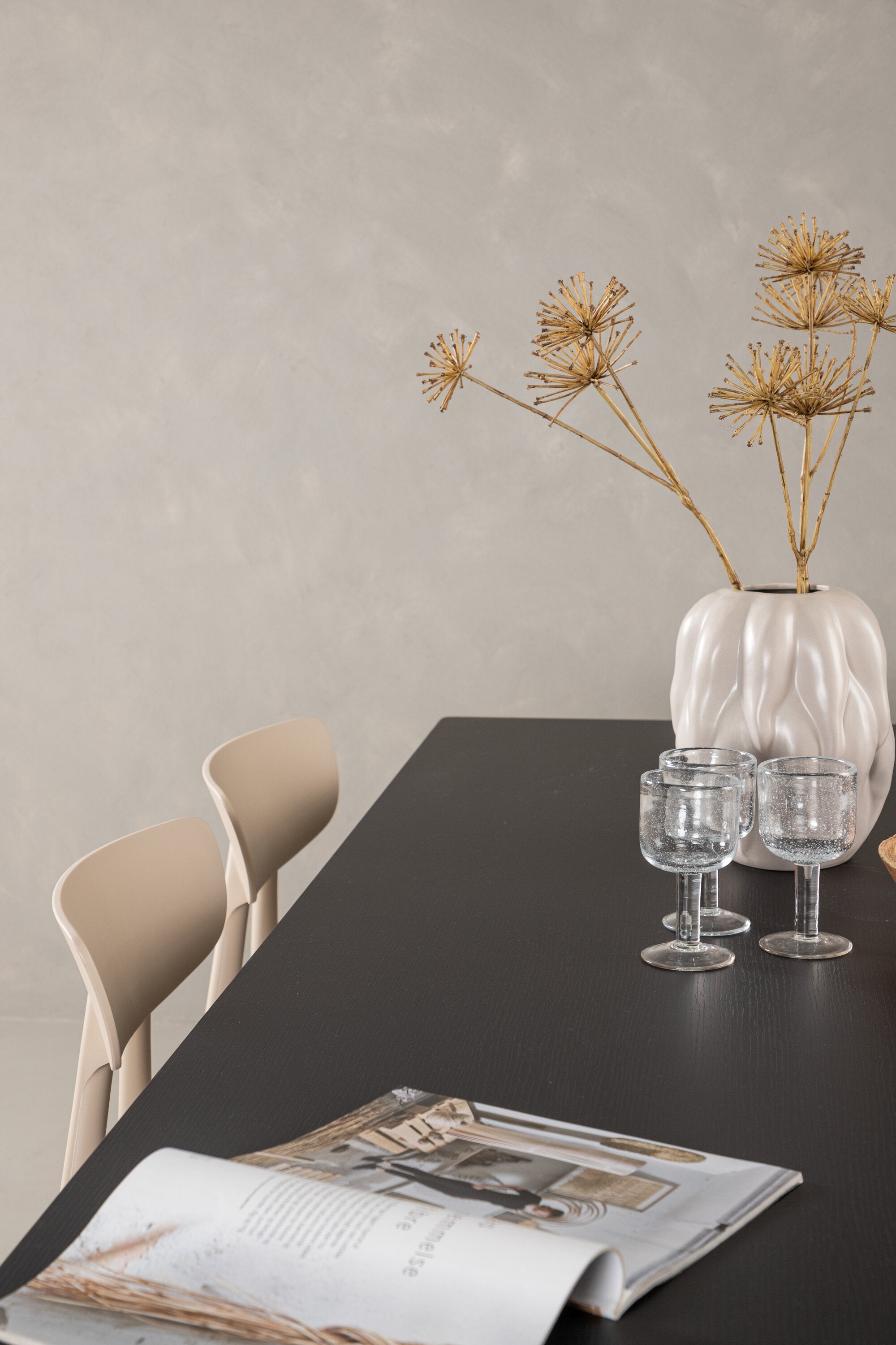 Vail Esszimmerset + Ursholmen 200cm/6St. in Beige präsentiert im Onlineshop von KAQTU Design AG. Esszimmerset ist von Venture Home