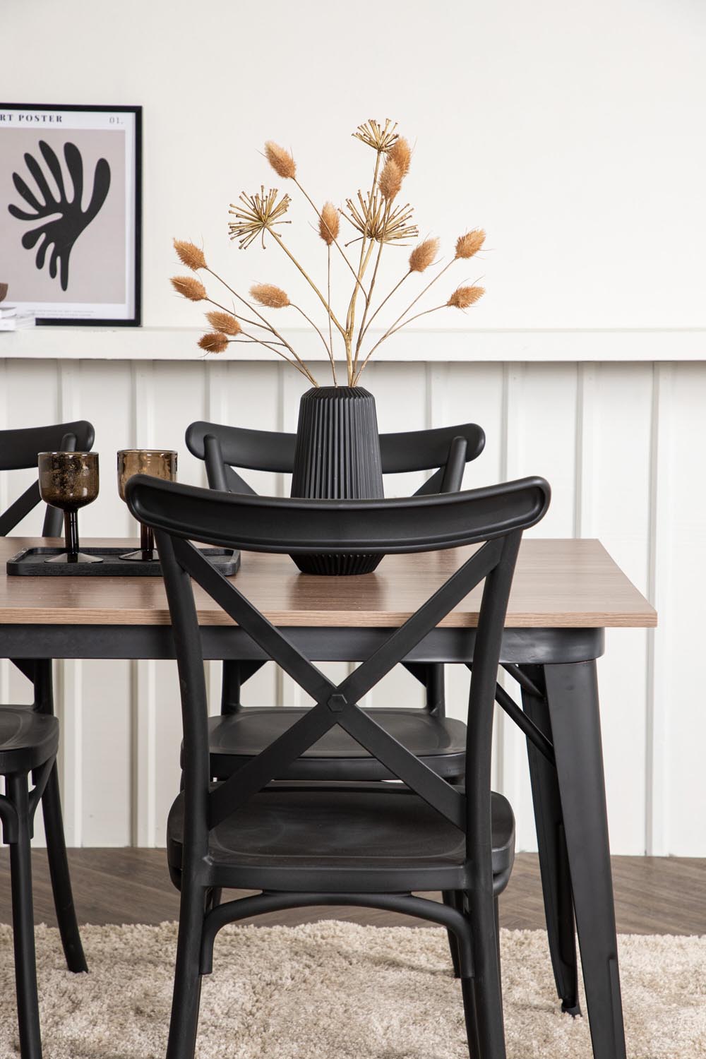 Tempe Esszimmerset + Crosett 140cm/4St. in Schwarz präsentiert im Onlineshop von KAQTU Design AG. Esszimmerset ist von Venture Home