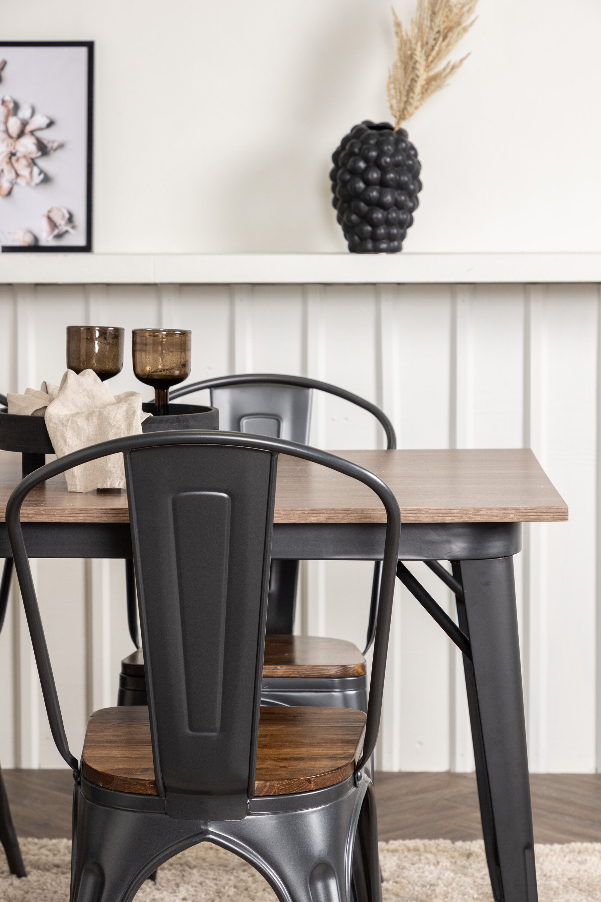 Tempe Esszimmerset + Tempe 140cm/4St. in Dunkelgrau, Walnuss präsentiert im Onlineshop von KAQTU Design AG. Esszimmerset ist von Venture Home