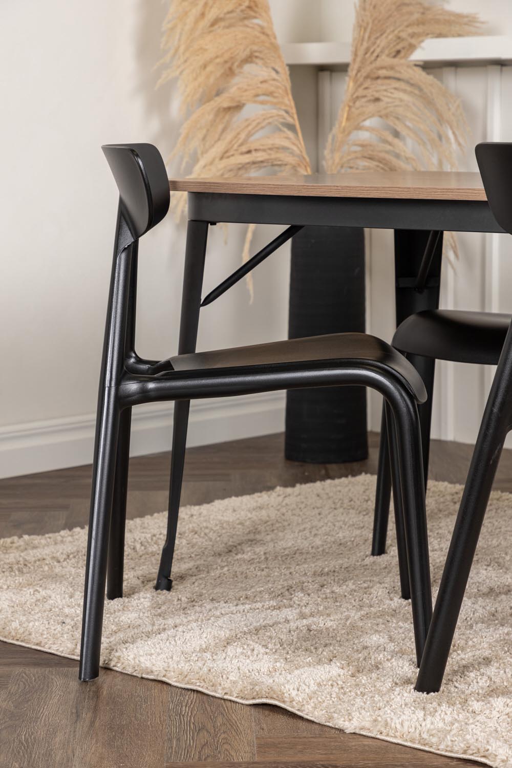 Tempe Esszimmerset + Ursholmen 140cm/4St. in Schwarz präsentiert im Onlineshop von KAQTU Design AG. Esszimmerset ist von Venture Home