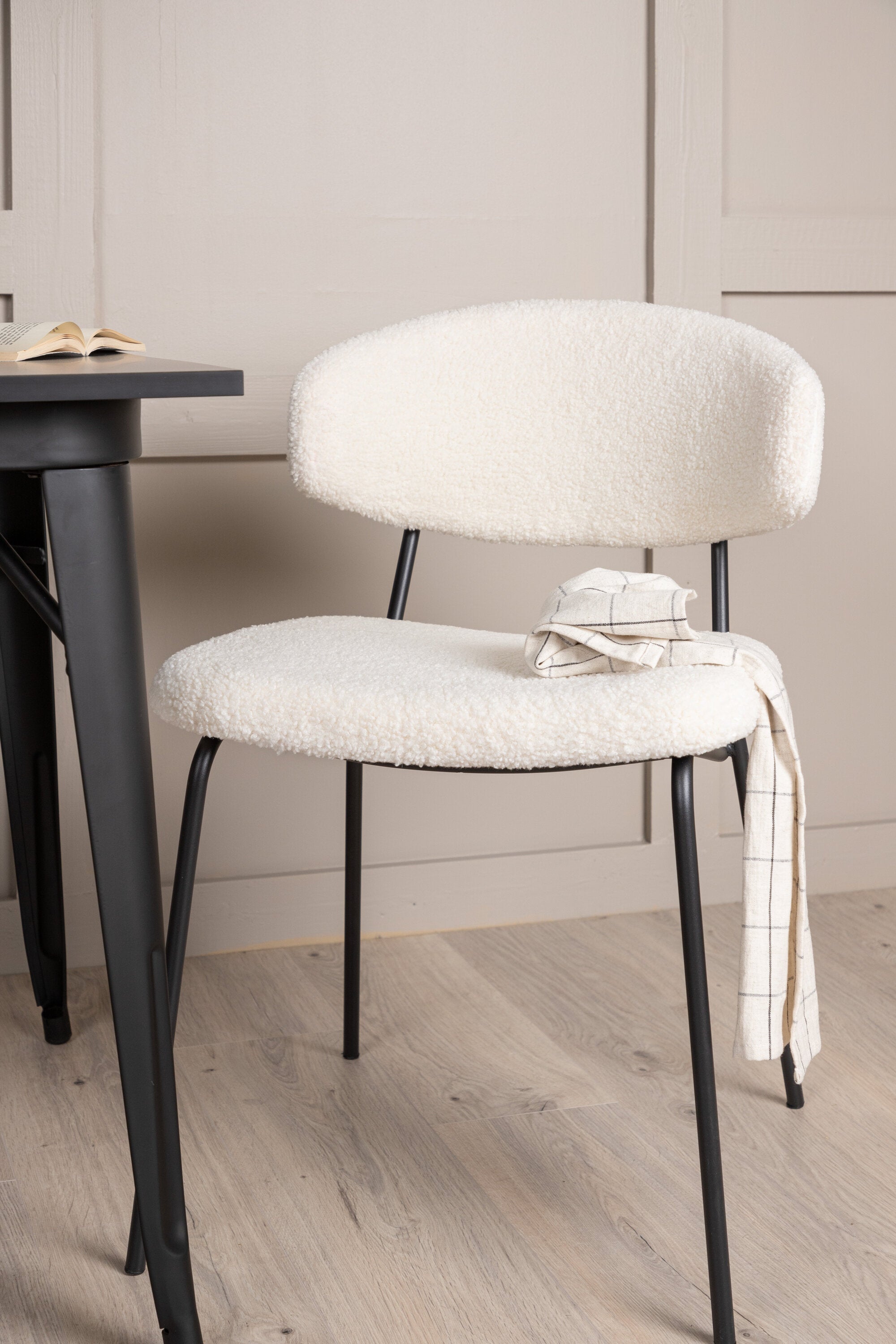 Tempe Esszimmerset + Chico 80cm/2St. in Weiss präsentiert im Onlineshop von KAQTU Design AG. Esszimmerset ist von Venture Home