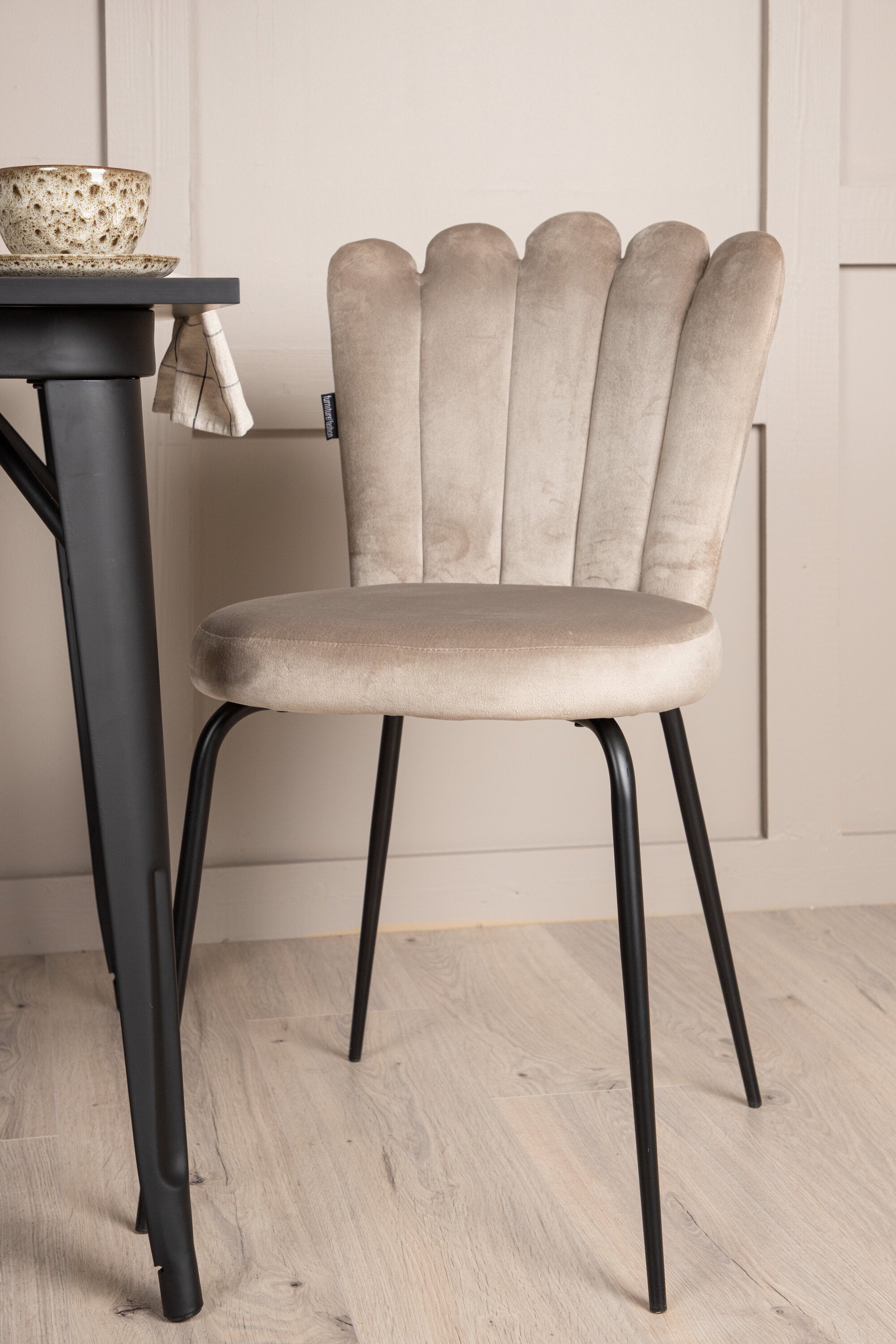 Tempe Esszimmerset + Limhamn 80cm/2St. in Beige präsentiert im Onlineshop von KAQTU Design AG. Esszimmerset ist von Venture Home
