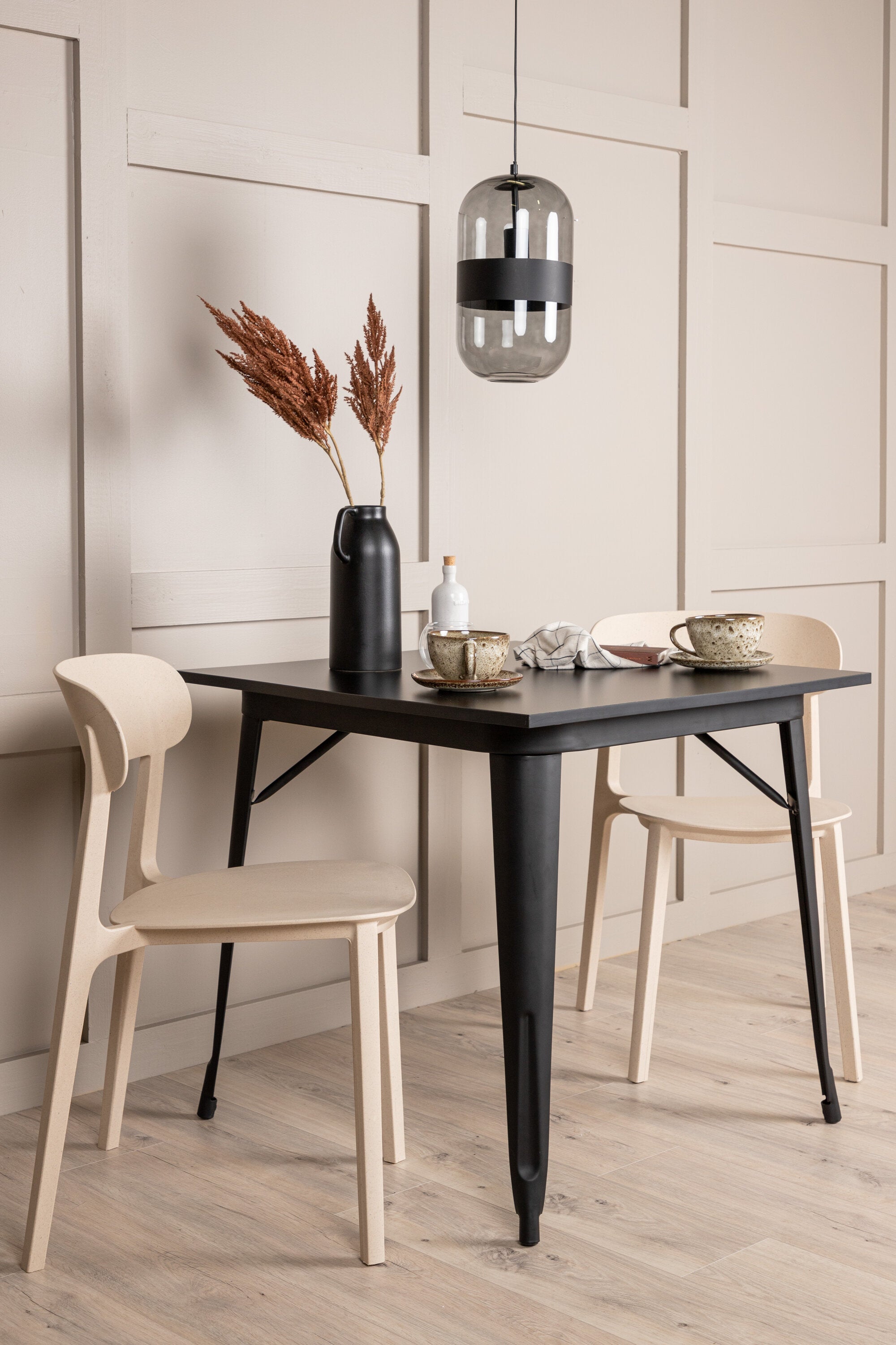 Tempe Esstisch + 2 x Åstol Esszimmerstuhl in  präsentiert im Onlineshop von KAQTU Design AG. Esszimmerset ist von Venture Home