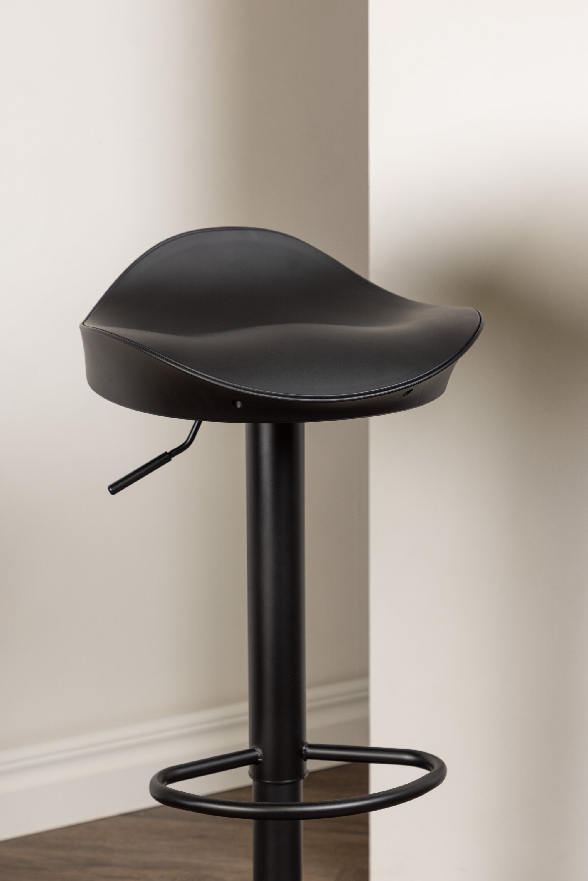 Tempe Barset + Adesto 60cm/2St. in Schwarz präsentiert im Onlineshop von KAQTU Design AG. Bartischset ist von Venture Home