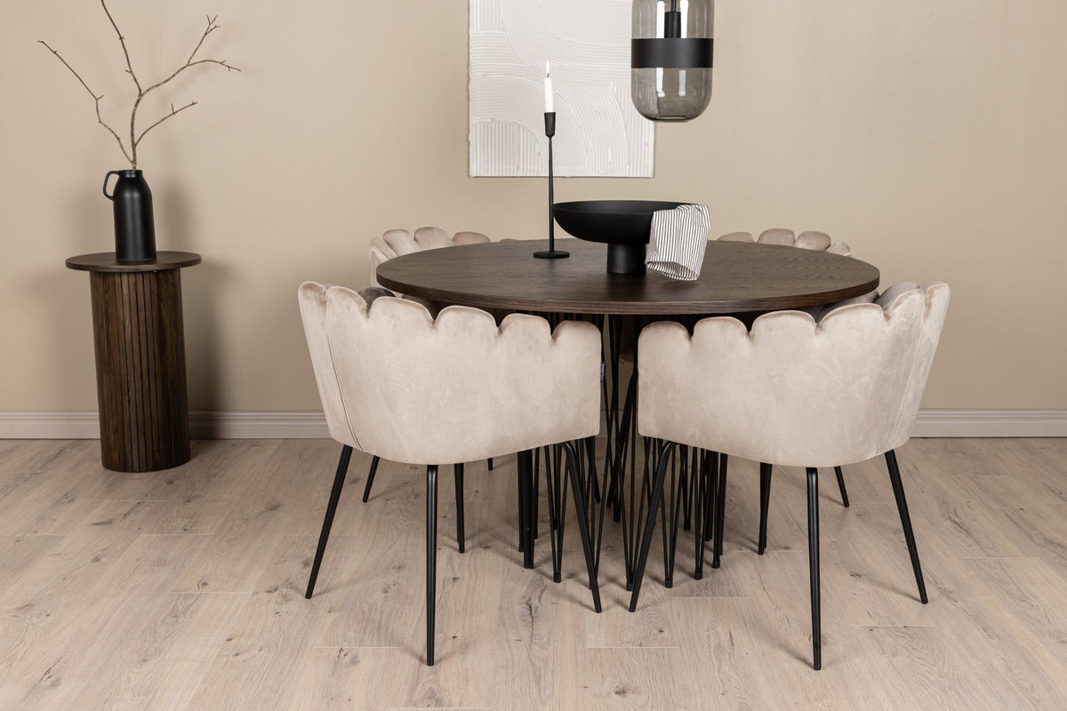 Rundes Esszimmerset mit Steinlook-Tisch aus MDF und Mocca-Furnier, schwarzem Metallgestell und vier Limhamn-Stühlen mit beigem Samtbezug.