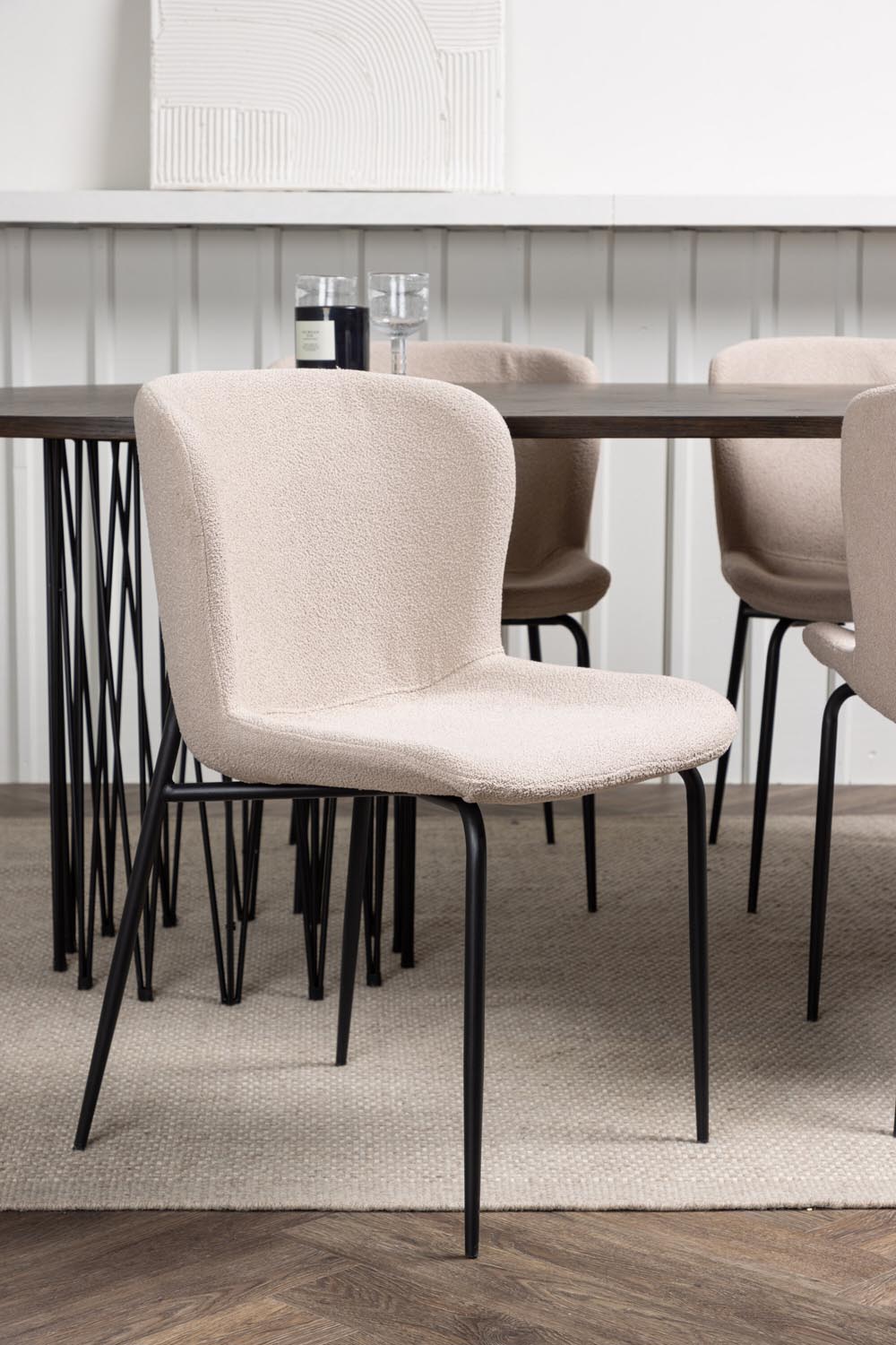 Stone Esszimmerset + Modesto 220cm/4St. in Schwarz, Beige präsentiert im Onlineshop von KAQTU Design AG. Esszimmerset ist von Venture Home