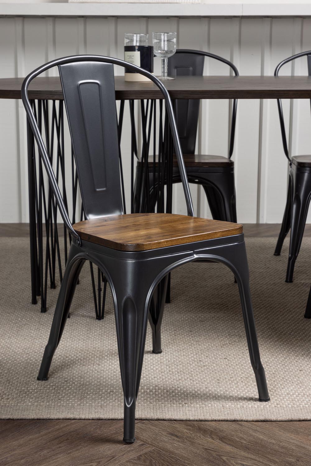 Stone Esszimmerset + Tempe 220cm/4St. in Dunkelgrau, Walnuss präsentiert im Onlineshop von KAQTU Design AG. Esszimmerset ist von Venture Home