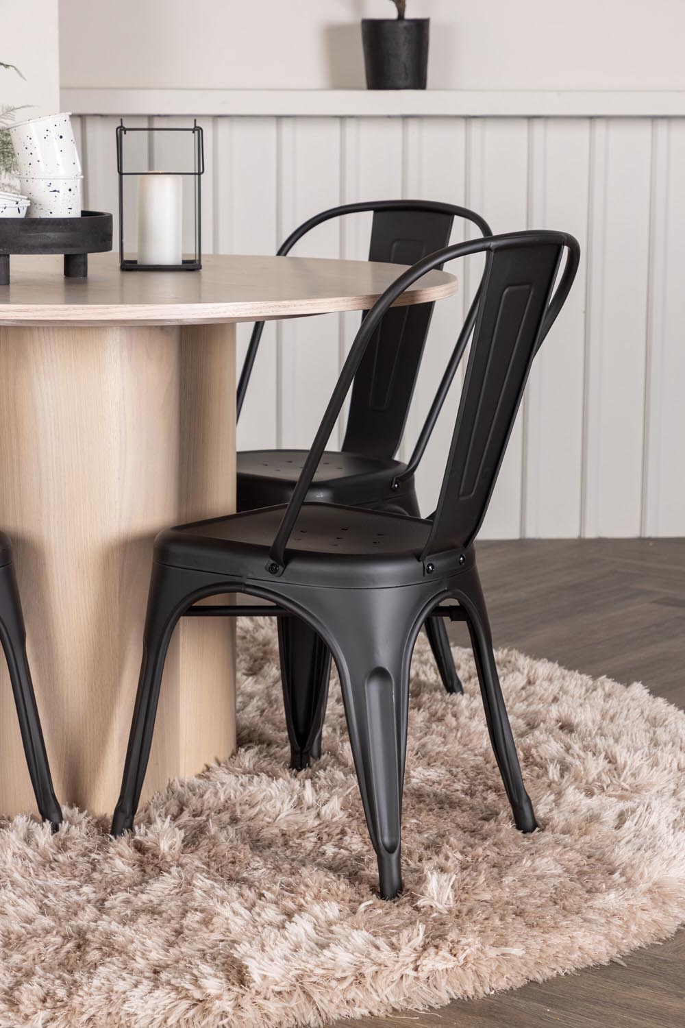 Olivia Esszimmer Set + Tempe ⌀110cm/4St. in Natur / Schwarz präsentiert im Onlineshop von KAQTU Design AG. Esszimmerset ist von Venture Home