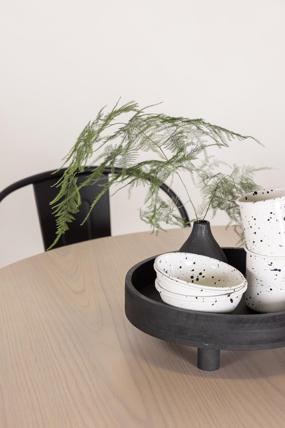 Olivia Esszimmer Set + Tempe ⌀110cm/4St. in Natur / Schwarz präsentiert im Onlineshop von KAQTU Design AG. Esszimmerset ist von Venture Home