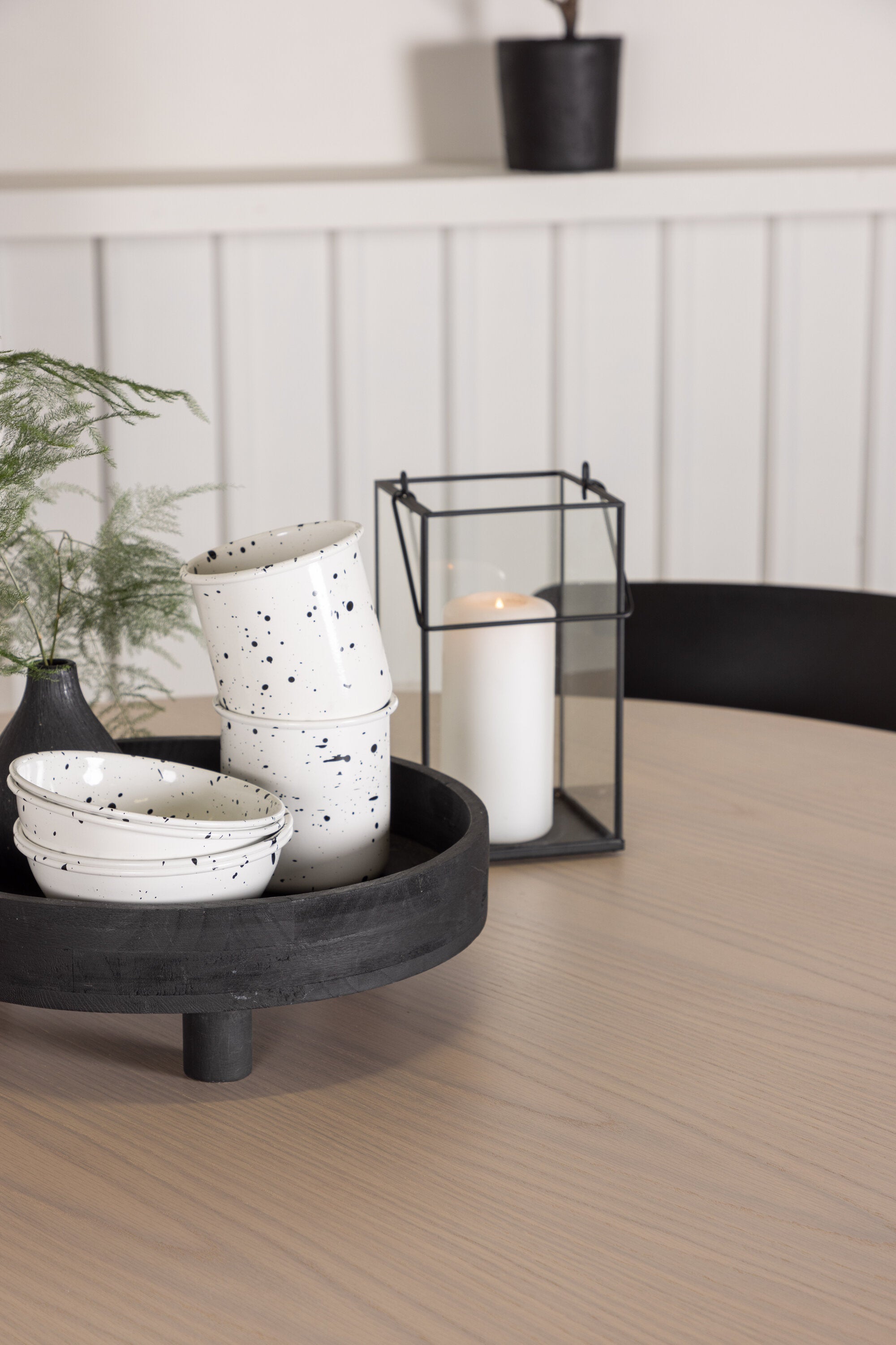 Olivia Esszimmer Set + Ursholmen ⌀110cm/4St. in Natur / Schwarz präsentiert im Onlineshop von KAQTU Design AG. Esszimmerset ist von Venture Home
