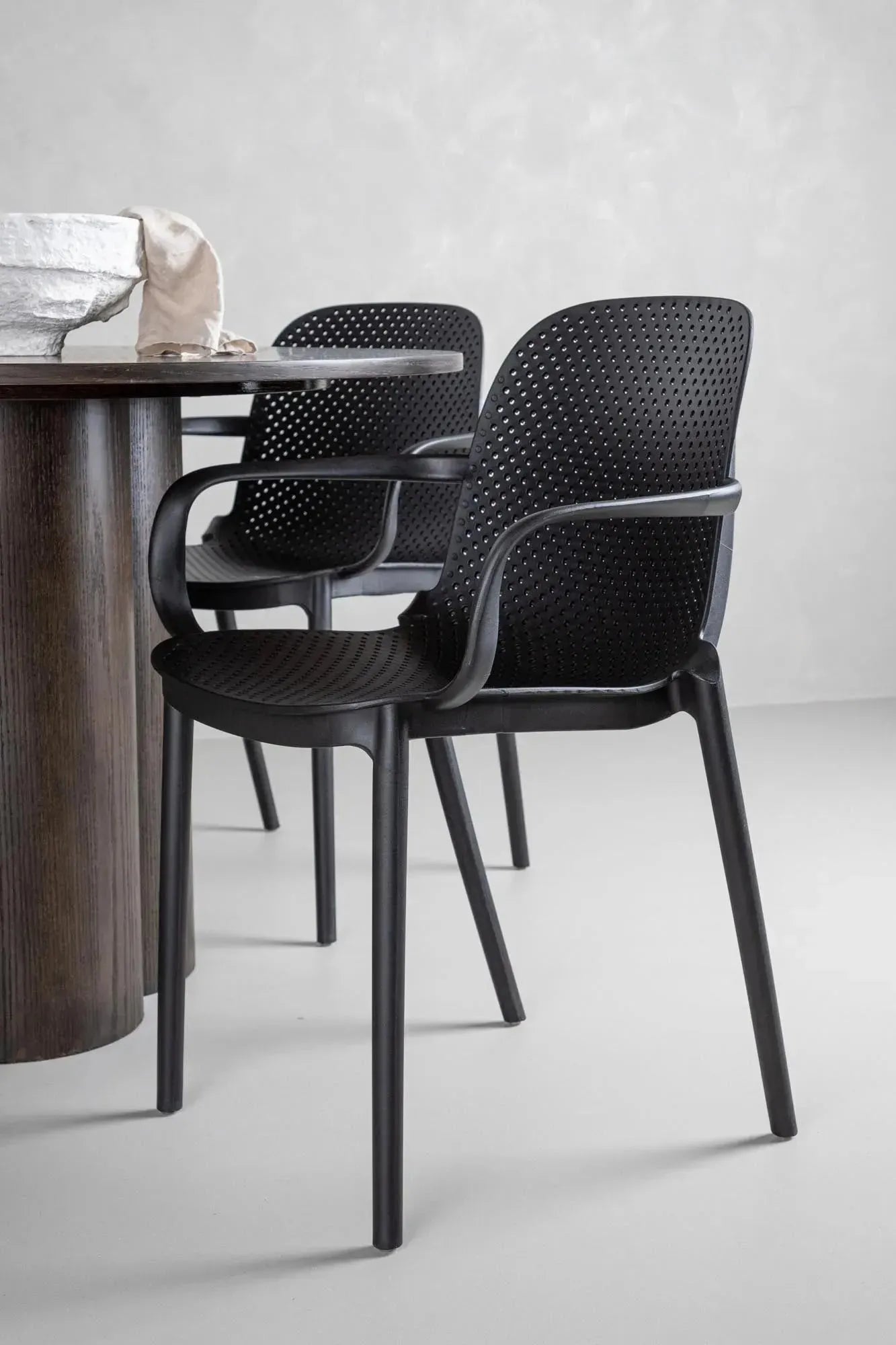 Stilvolles Olivia Esszimmer Set mit rundem Baltimore Tisch, 4 Stühle.