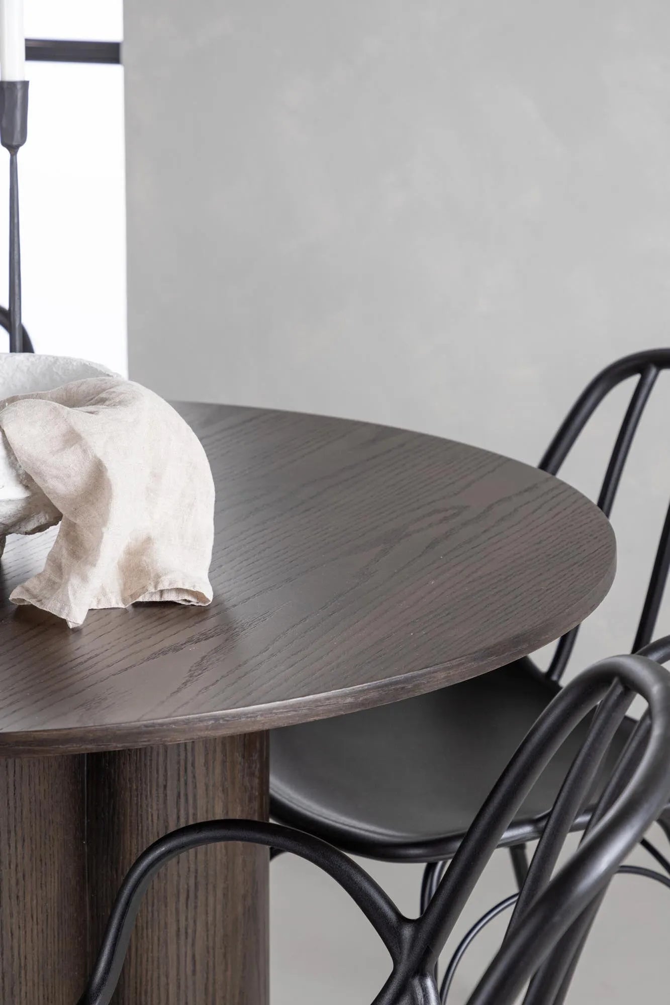 Modernes Olivia Esszimmerset mit Dyrön Tisch, 110cm, 4 Stühle.